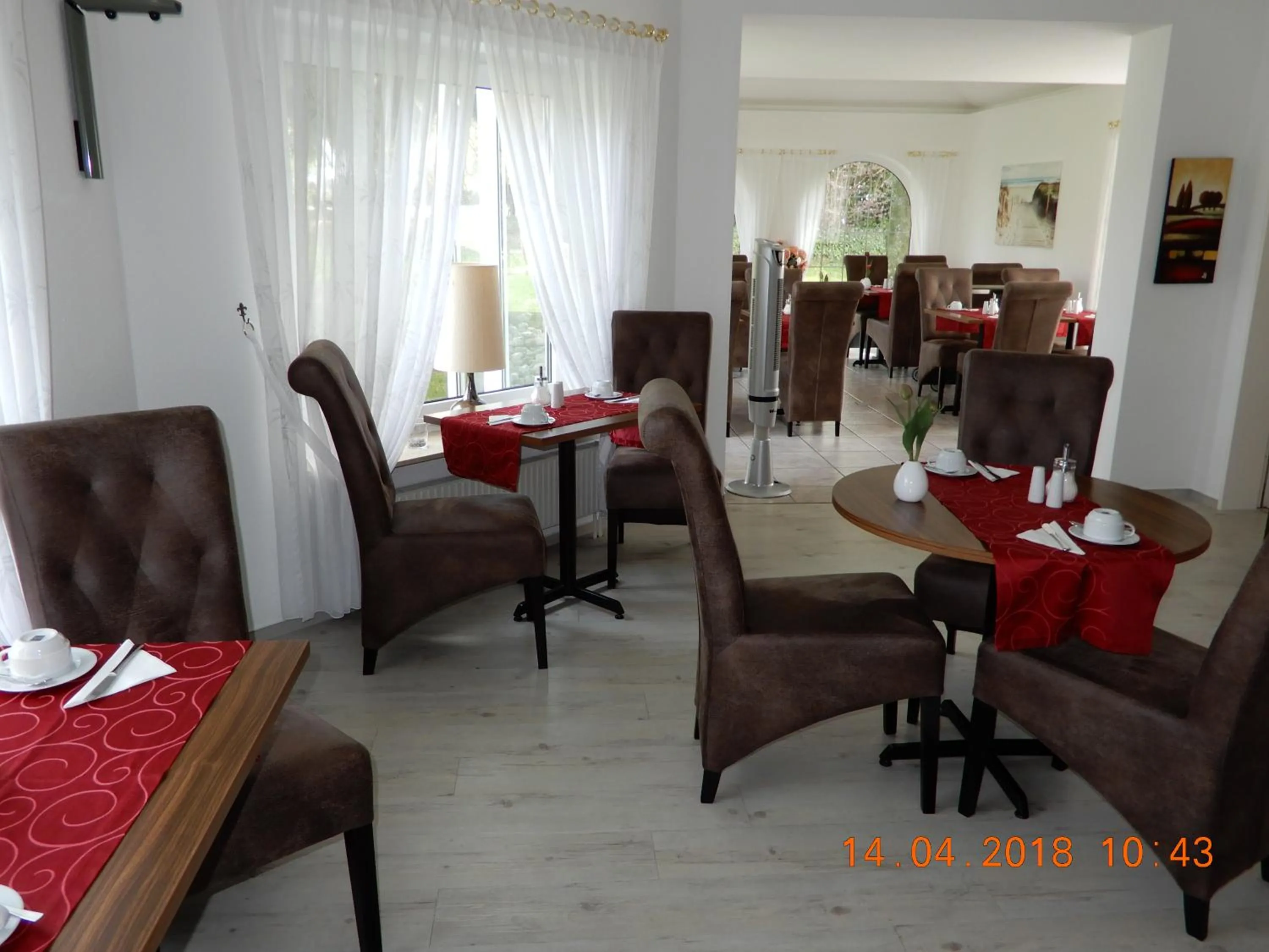 Restaurant/places to eat in Hotel Kurallee