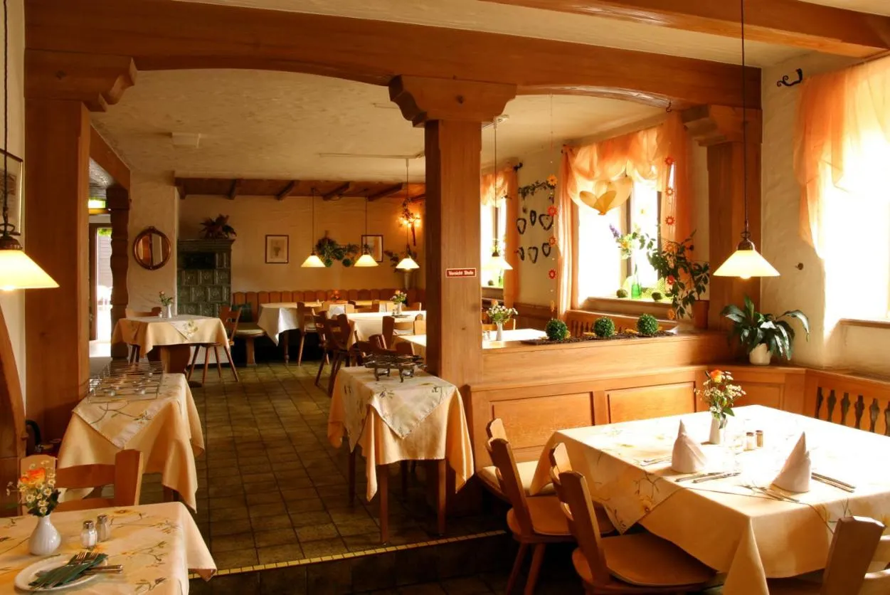 Restaurant/places to eat in Hotel Gasthaus Rössle