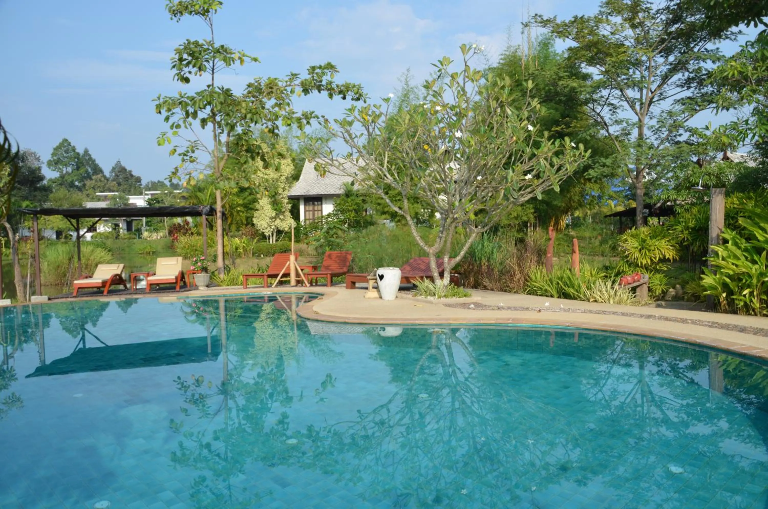 Swimming pool in Baan Chai Thung Resort
