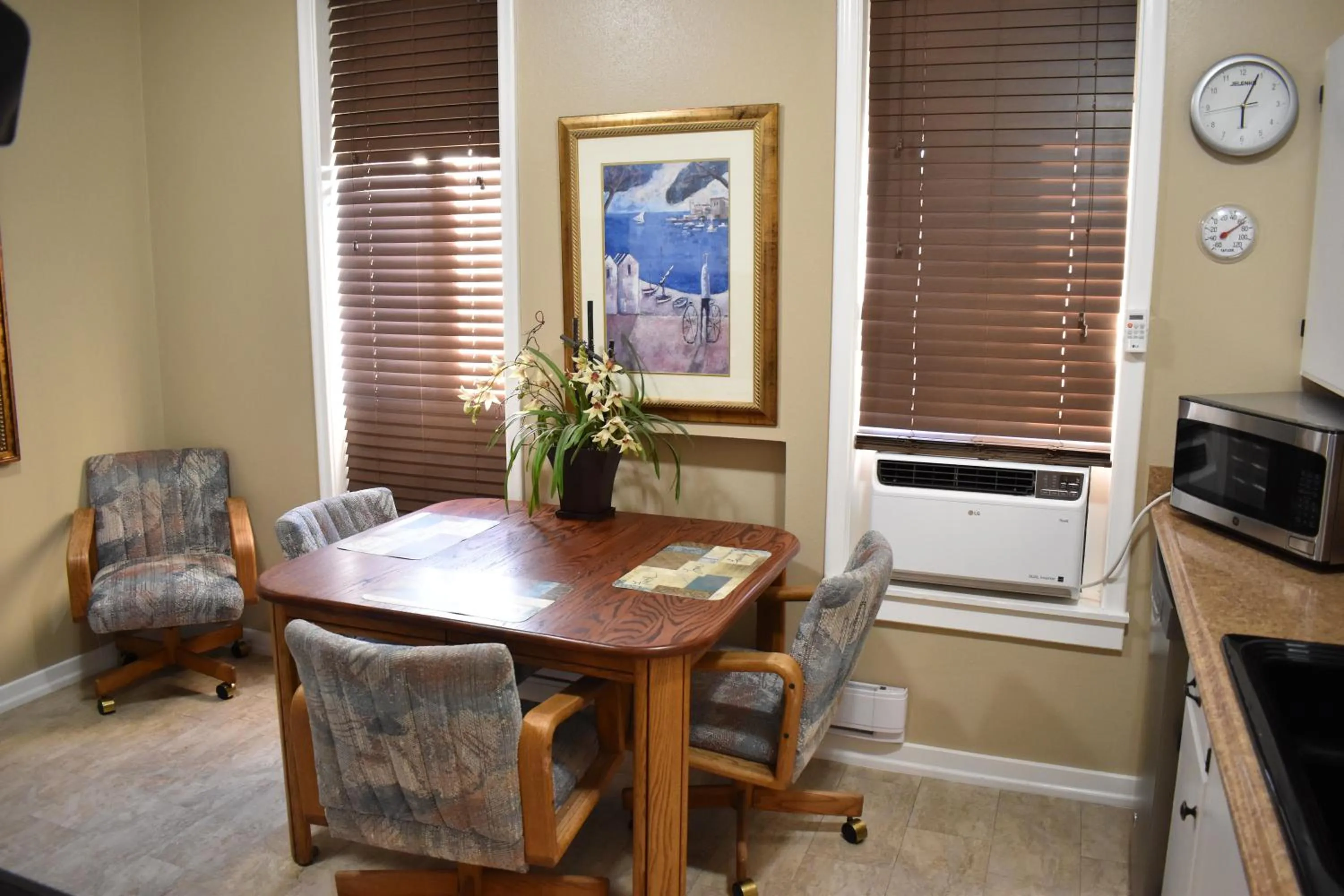 Silver Horseshoe Inn