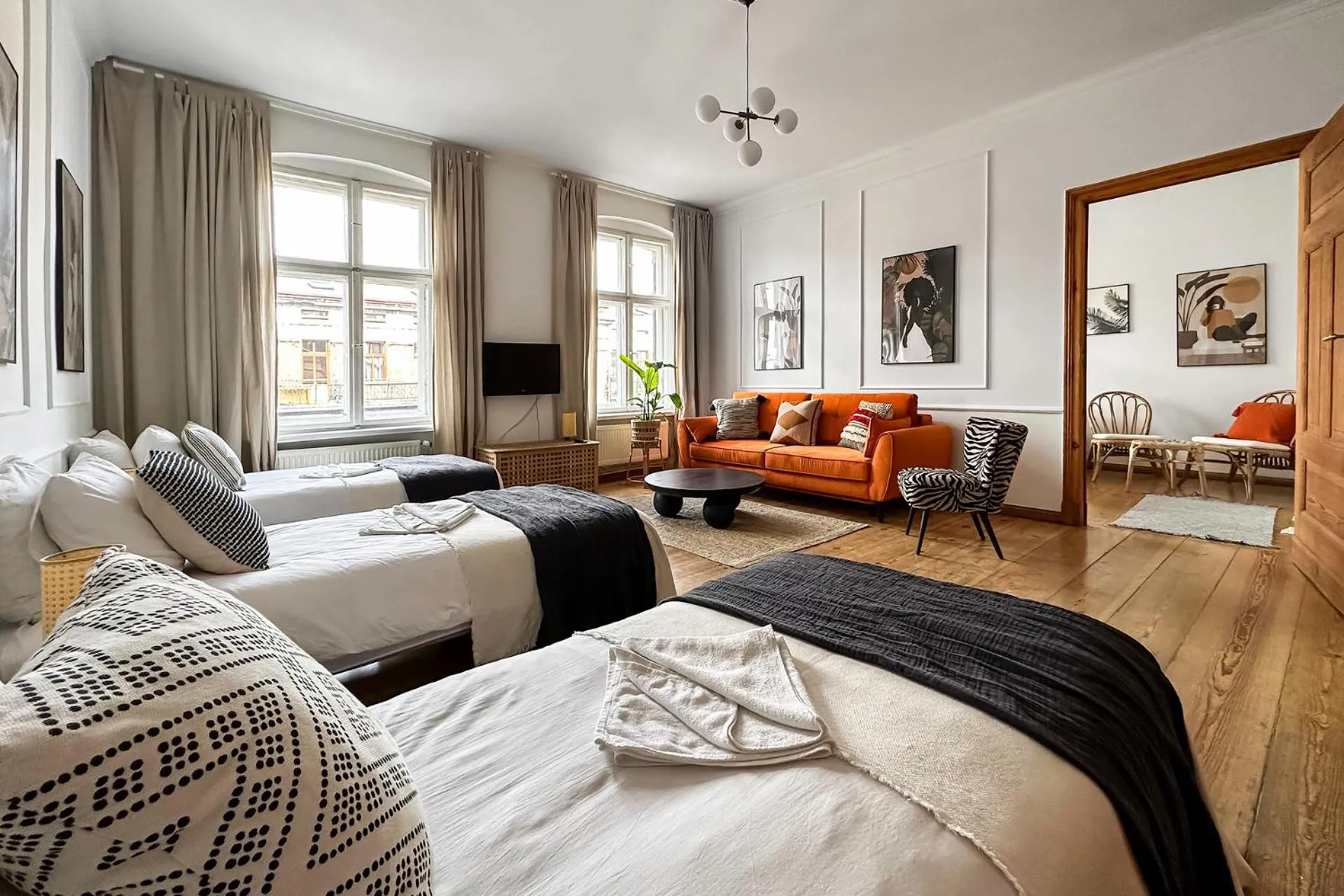 Comfort Three-Bedroom Apartment with Two Bathrooms and Dining Room  in Old Town Centrum Residence Apartments