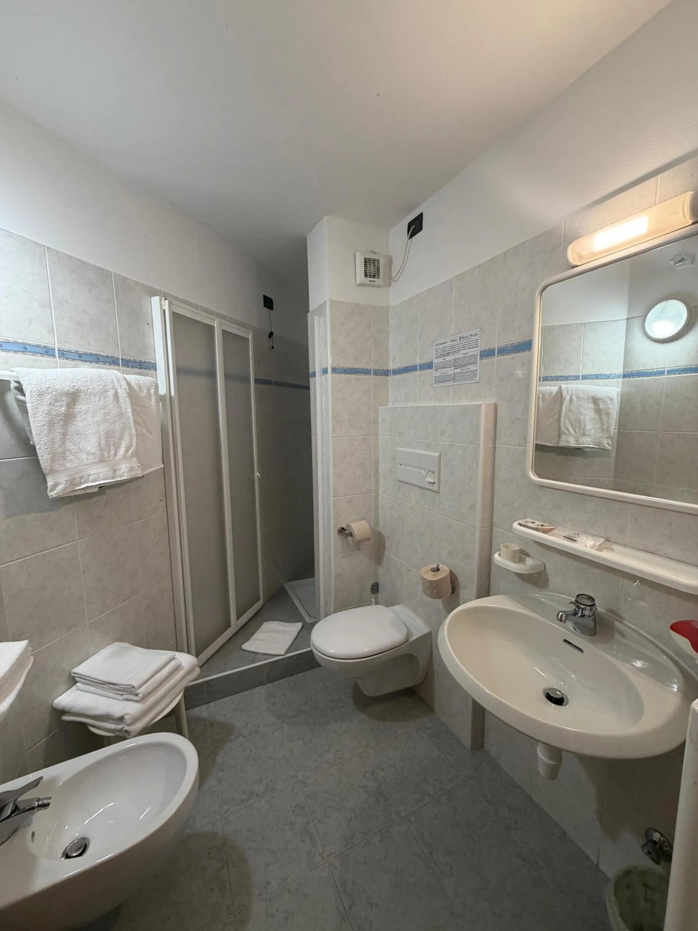 Bathroom in Hotel Denny