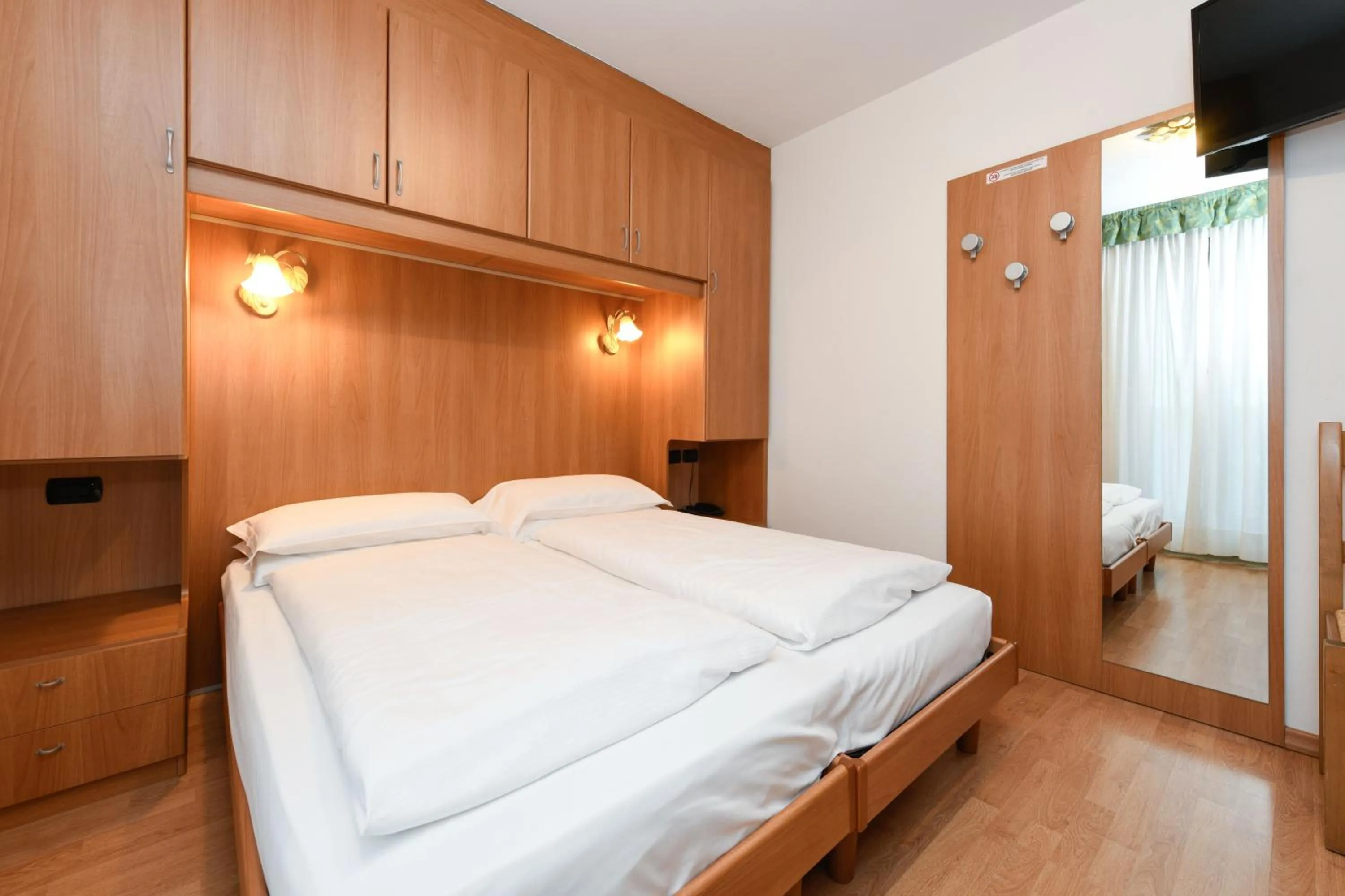 Bedroom, Bed in Hotel Denny