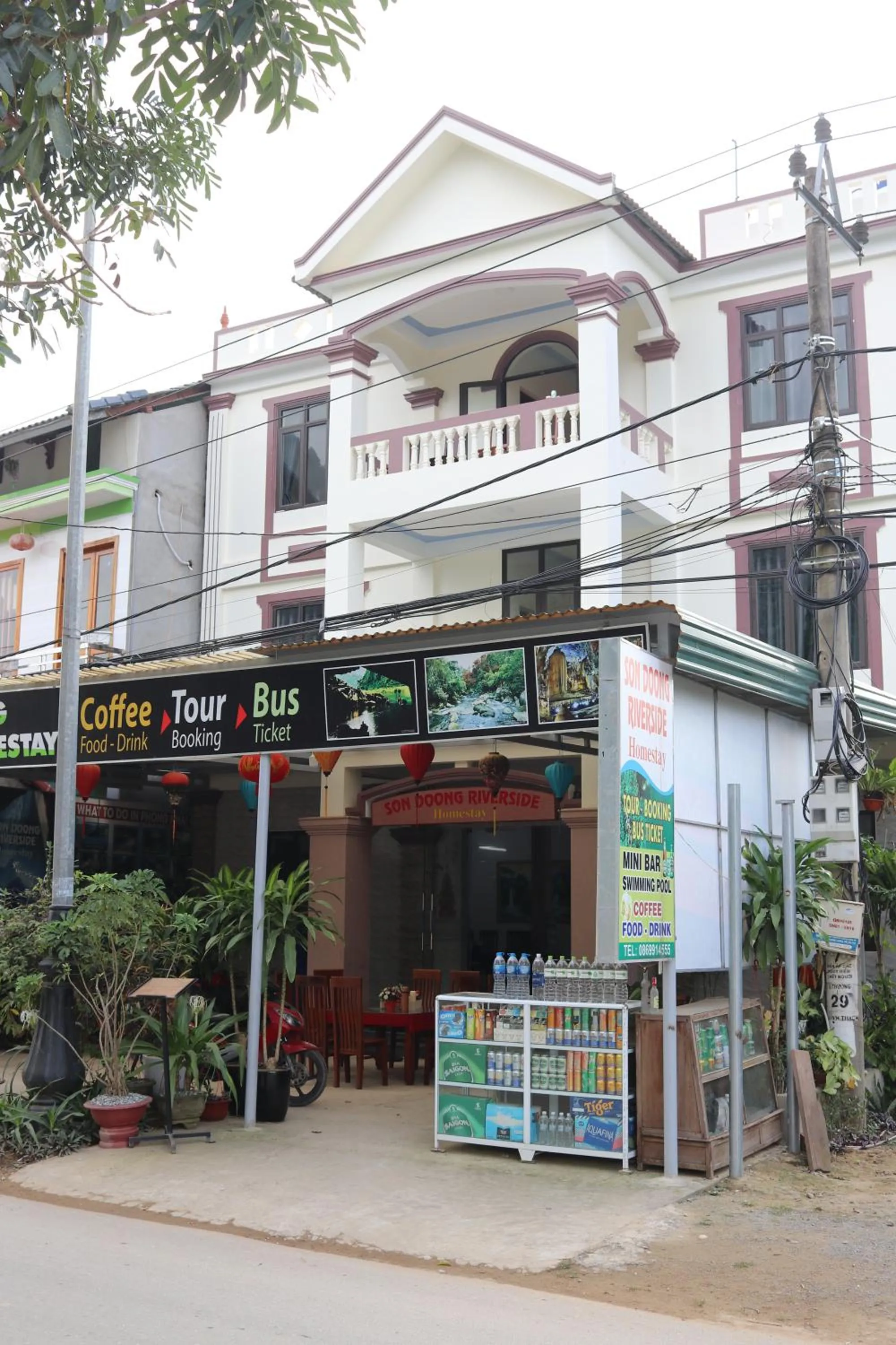 Facade/entrance in Son Doong Riverside