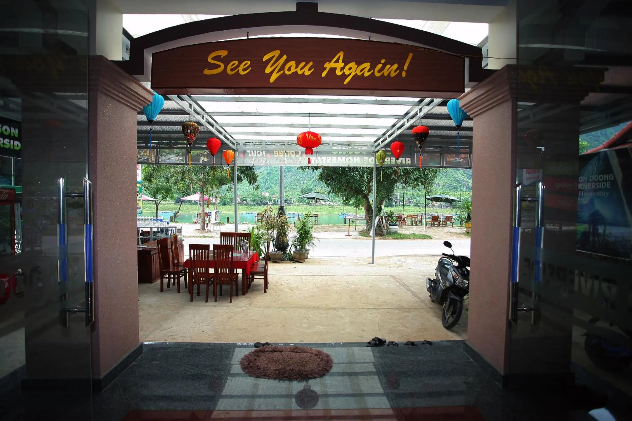 Communal lounge/ TV room in Son Doong Riverside