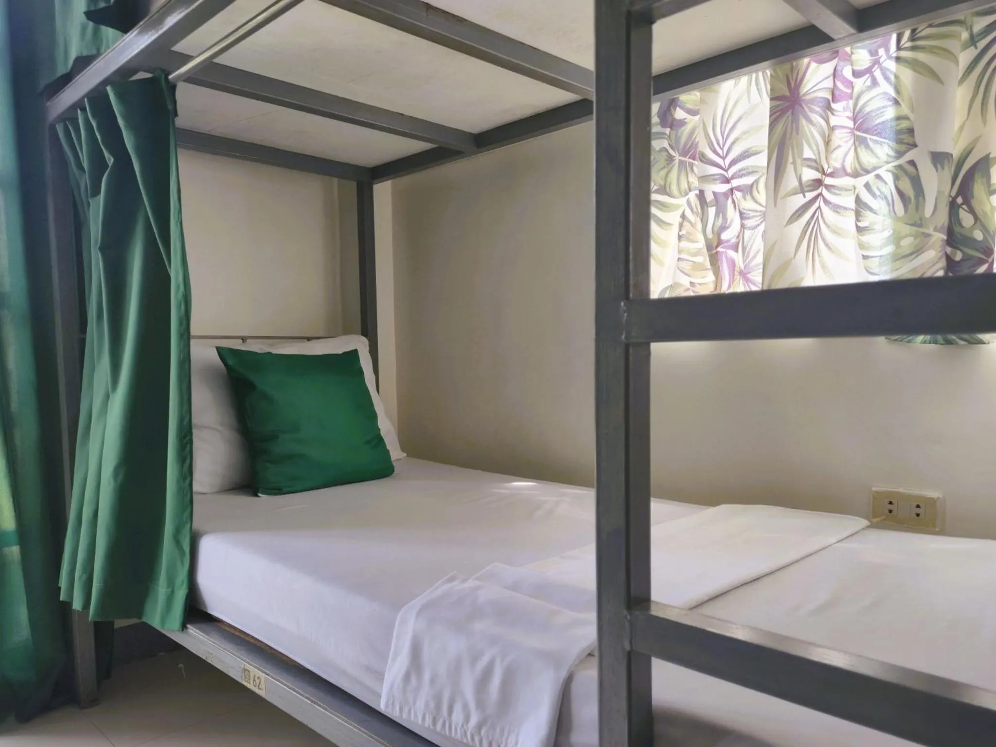 Bed in Green Turtle Backpackers Guesthouse, Puerto Princesa