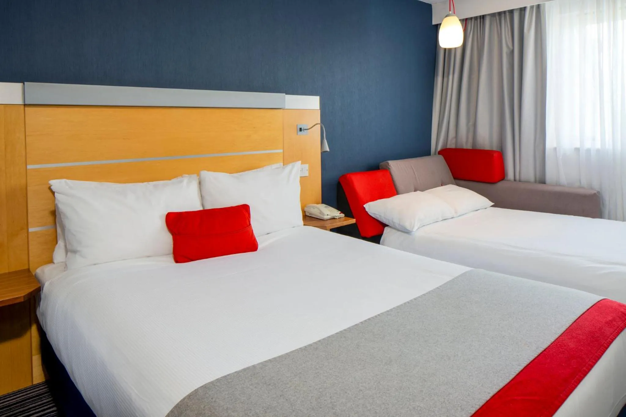 Photo of the whole room, Bed in Holiday Inn Express London - Epsom Downs by IHG
