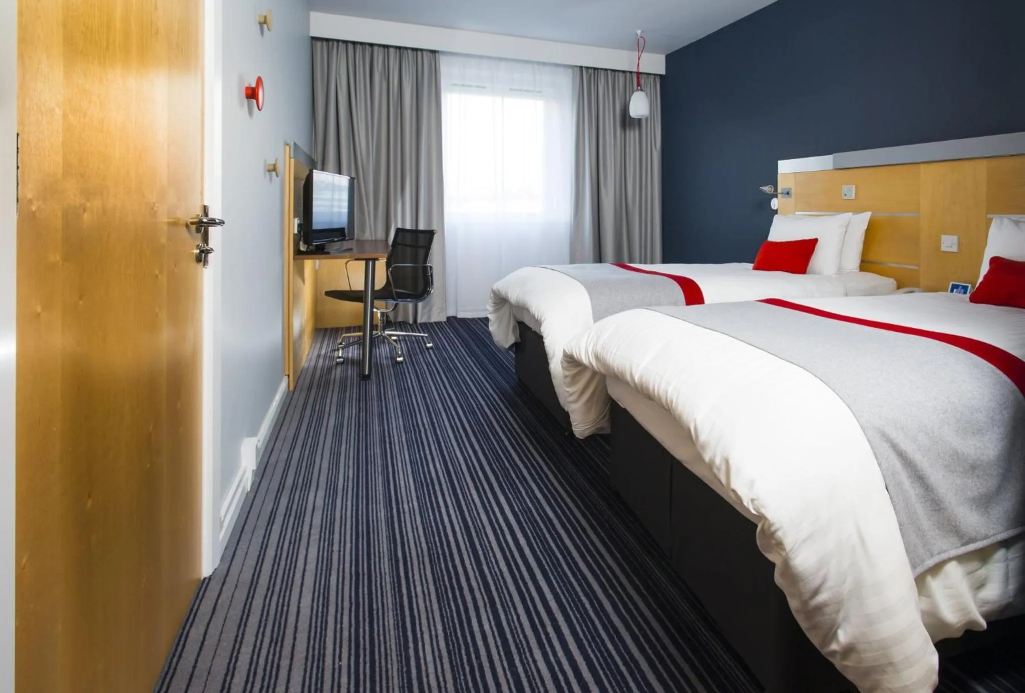 Photo of the whole room, Bed in Holiday Inn Express London - Epsom Downs by IHG