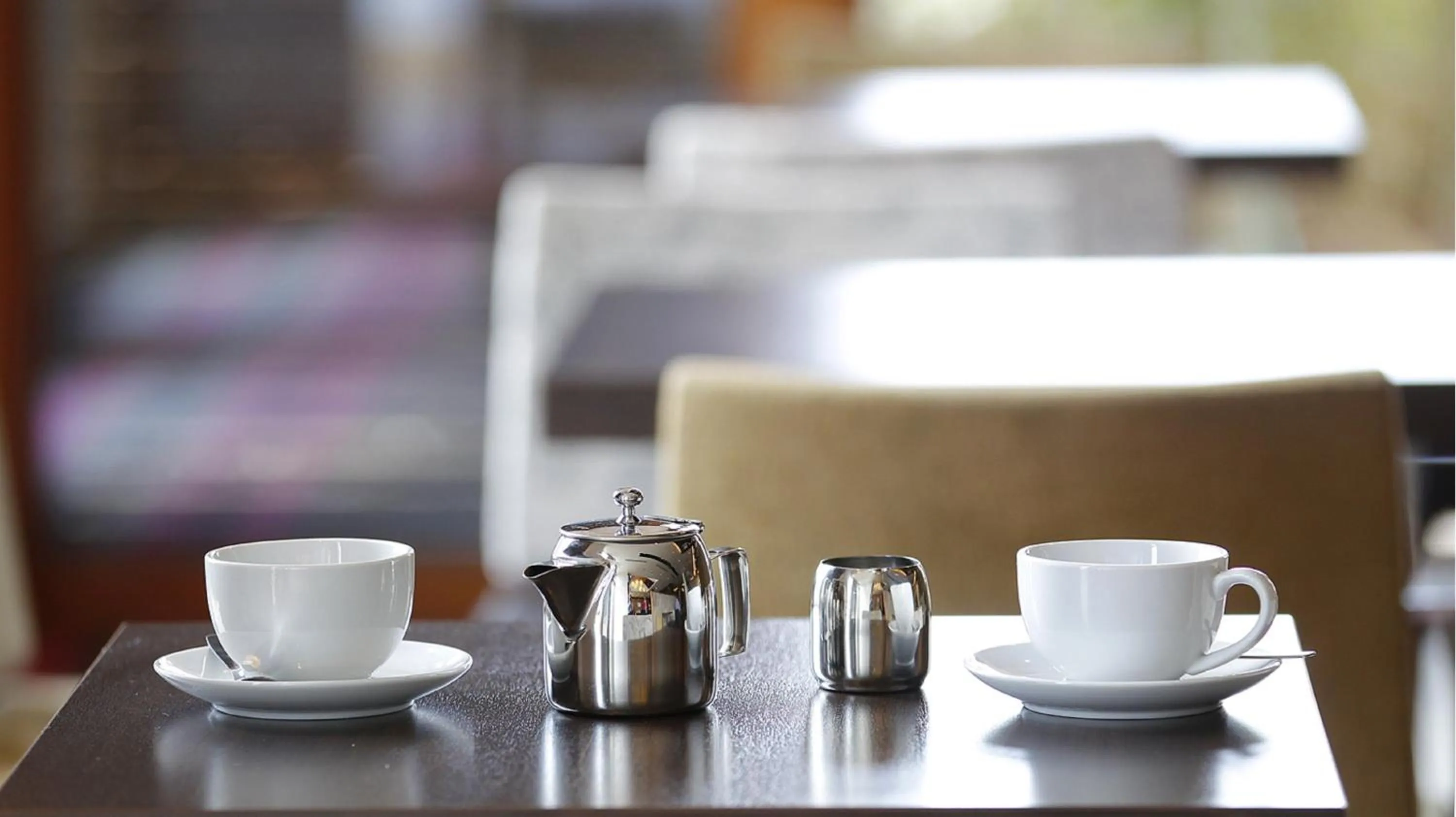 Restaurant/places to eat in Holiday Inn Express London - Epsom Downs by IHG