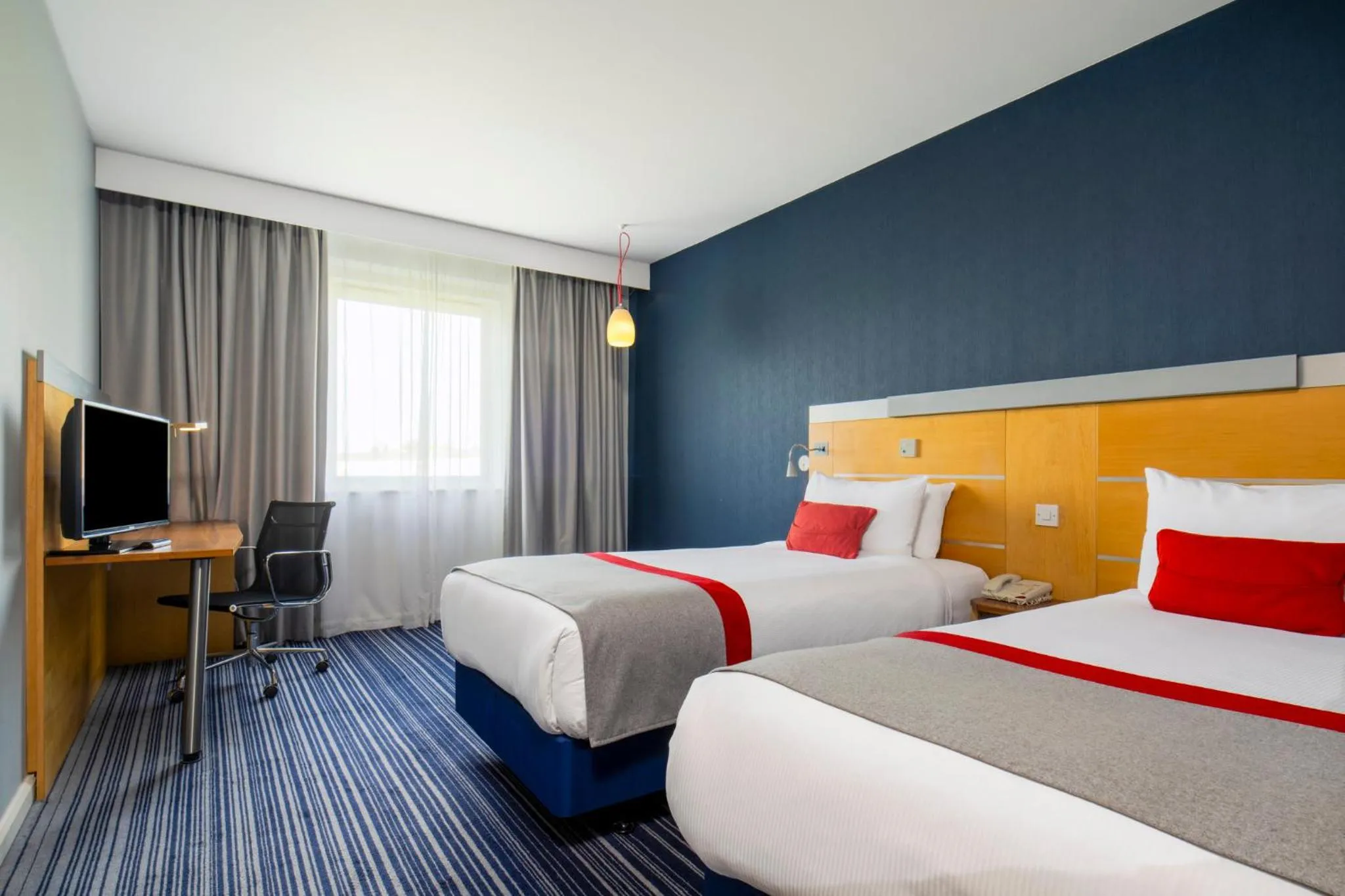 Photo of the whole room, Bed in Holiday Inn Express London - Epsom Downs by IHG