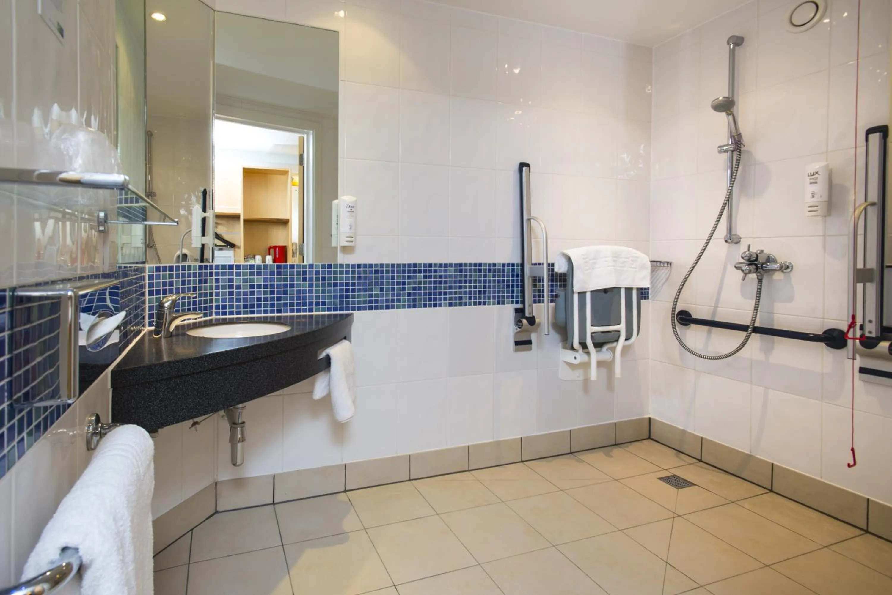 Photo of the whole room in Holiday Inn Express London - Epsom Downs by IHG