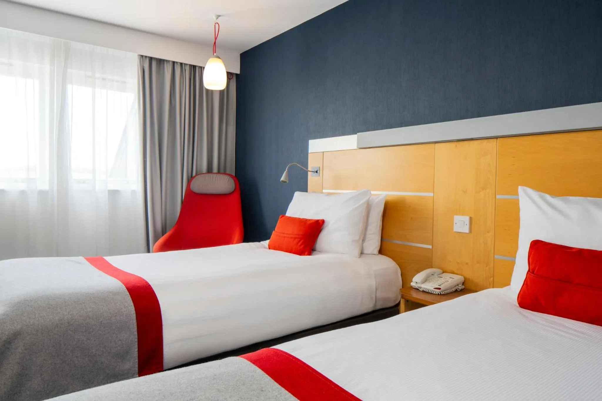 Photo of the whole room, Bed in Holiday Inn Express London - Epsom Downs by IHG