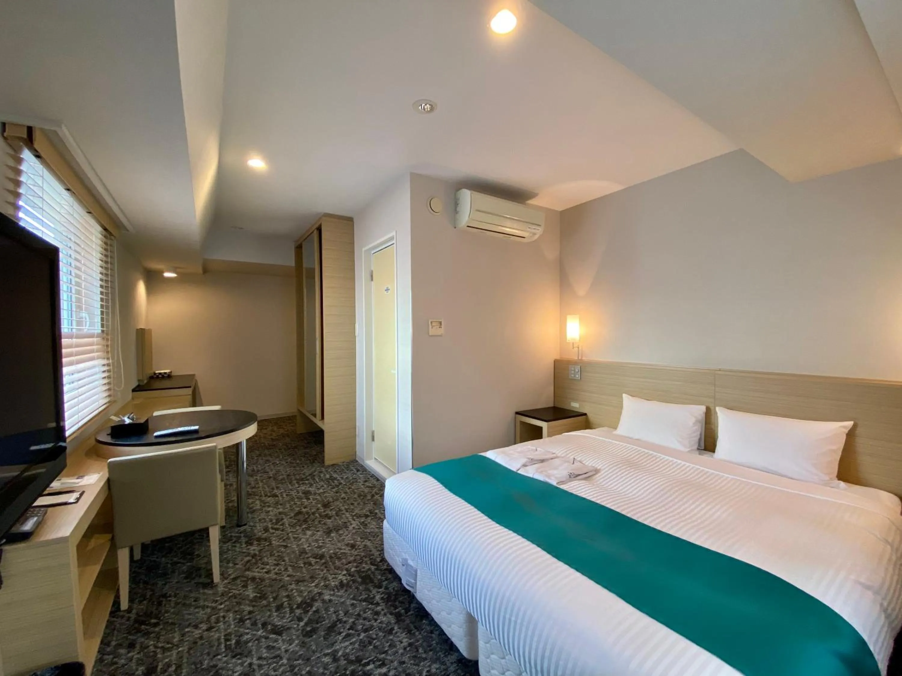 Bed in Sotetsu Fresa Inn Tokyo-Kyobashi