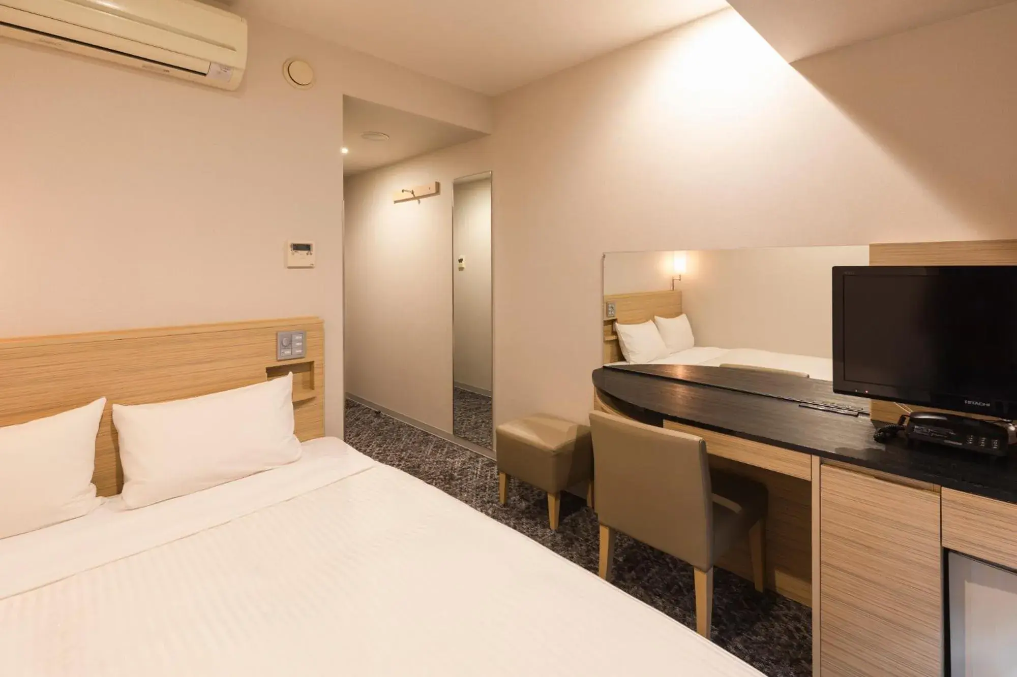 Double Room - single occupancy - Non-Smoking in Sotetsu Fresa Inn Tokyo-Kyobashi Double Room - single occupancy - Non-Smoking in Sotetsu Fresa Inn Tokyo-Kyobashi