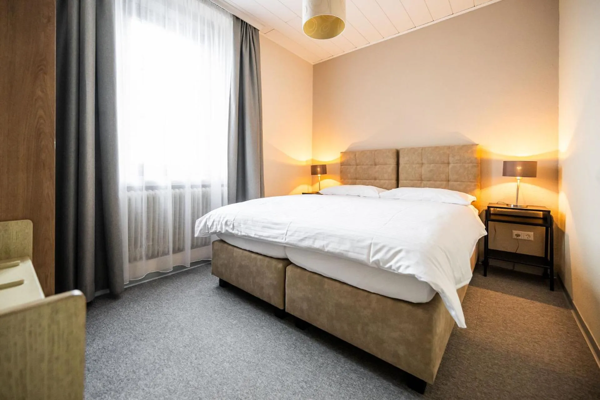 Bed in Motel Zeltweg - Self-Check-in