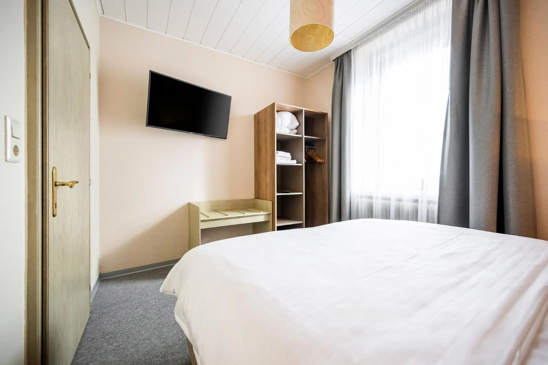 Bed in Motel Zeltweg - Self-Check-in