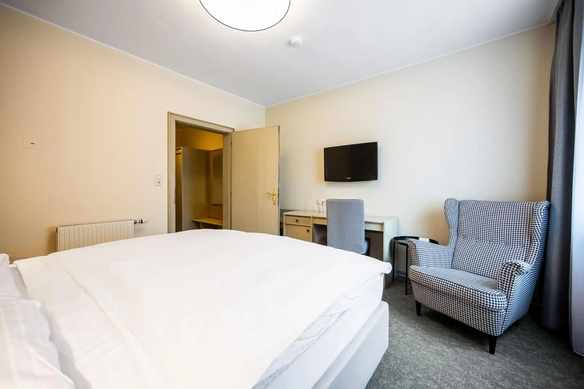 Bed in Motel Zeltweg - Self-Check-in