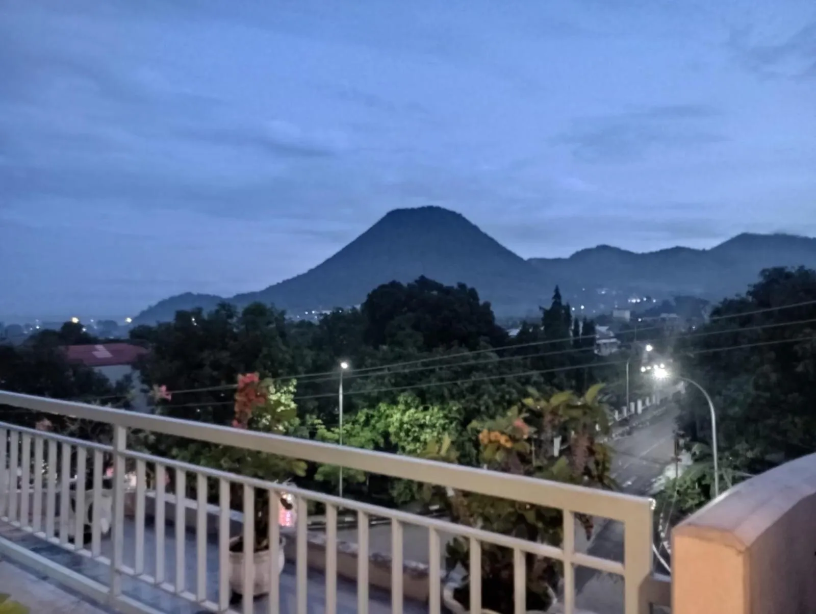 Mountain view in Berlian Hotel