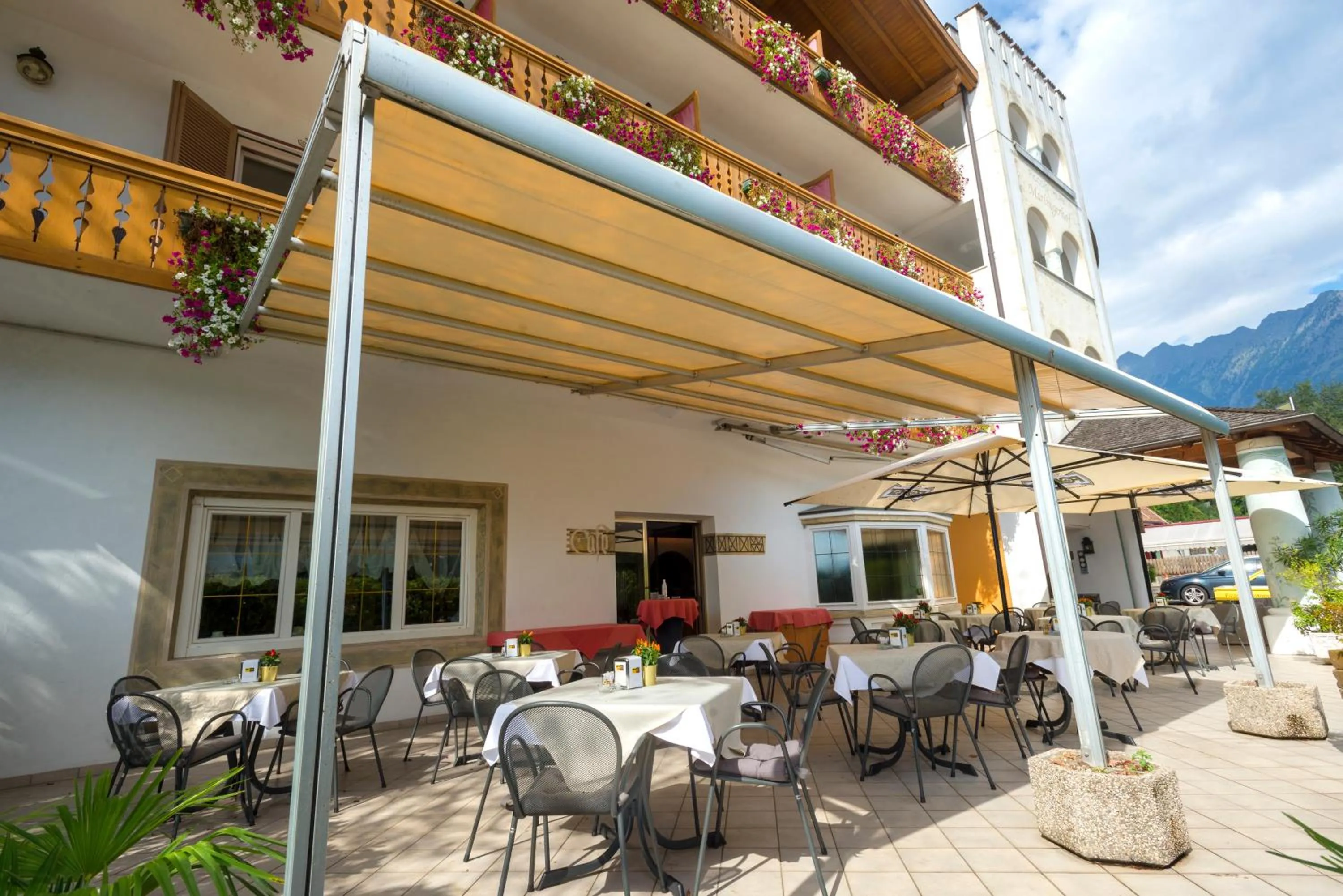 Restaurant/places to eat in Hotel Marlingerhof