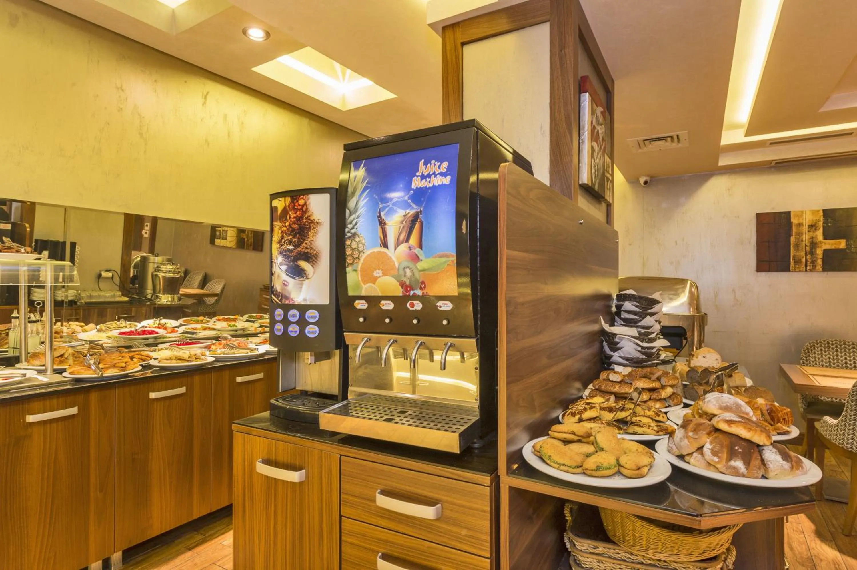 Restaurant/places to eat in The Meretto Hotel Istanbul Old City