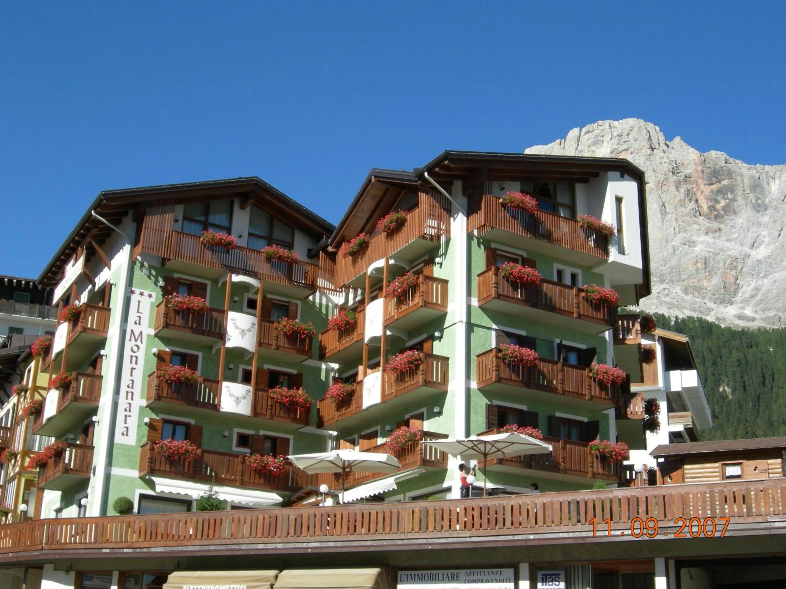 Facade/entrance in B&B La Montanara