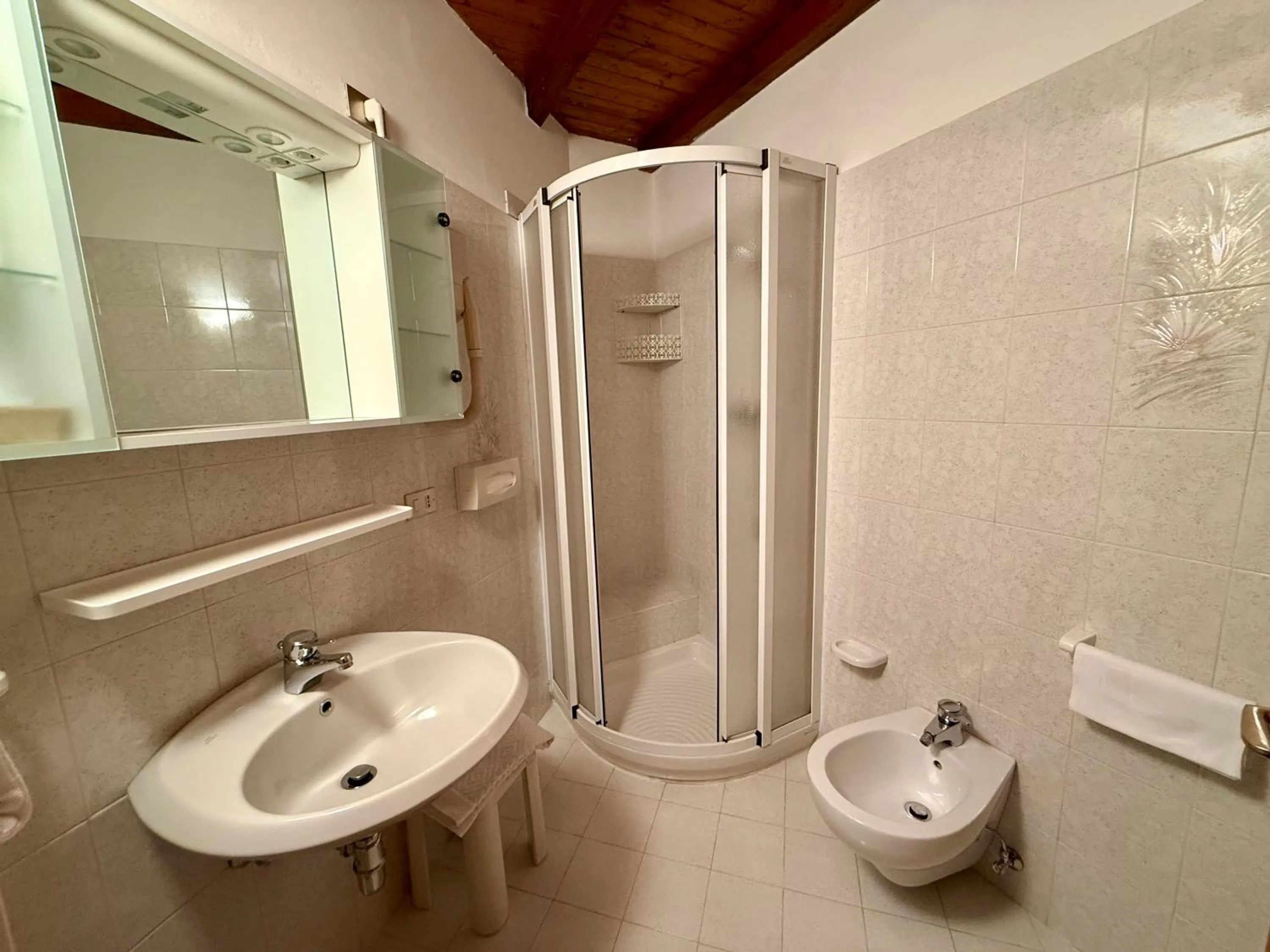 Shower in B&B La Montanara