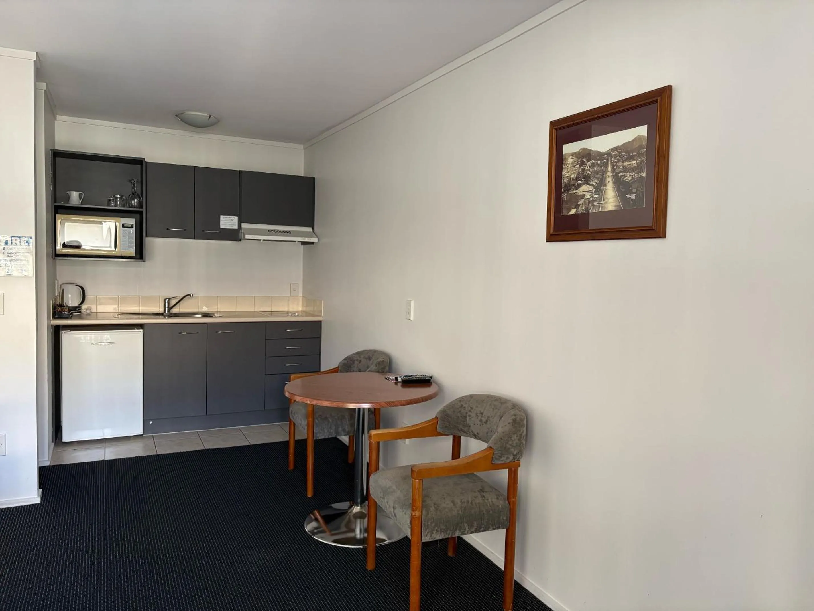 Kitchen or kitchenette in Ascot Motor Lodge