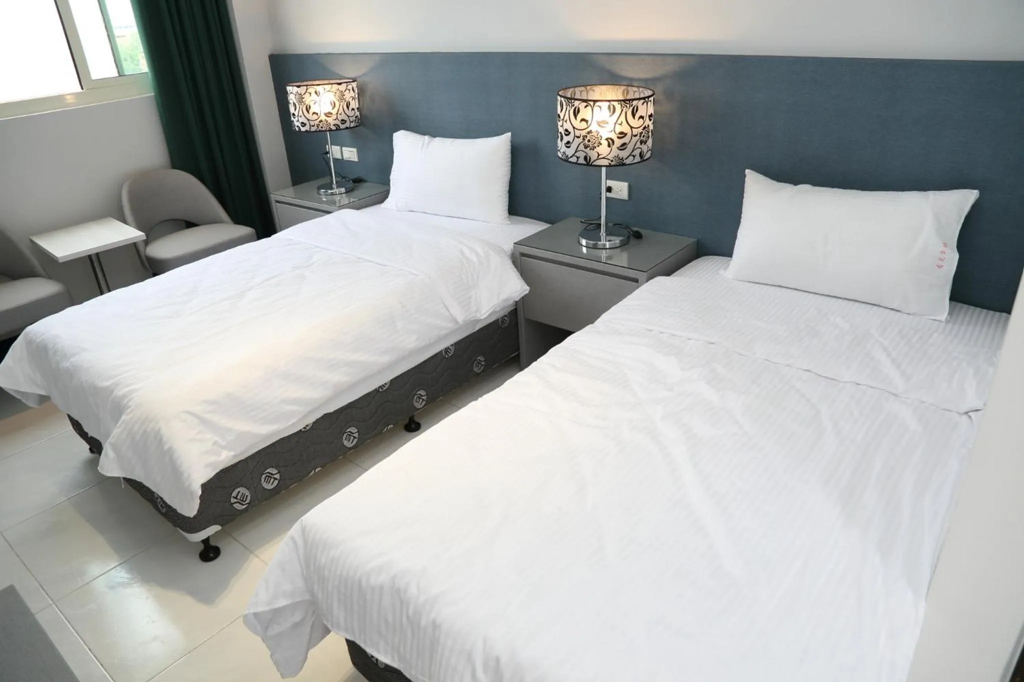 Bed in See Happiness