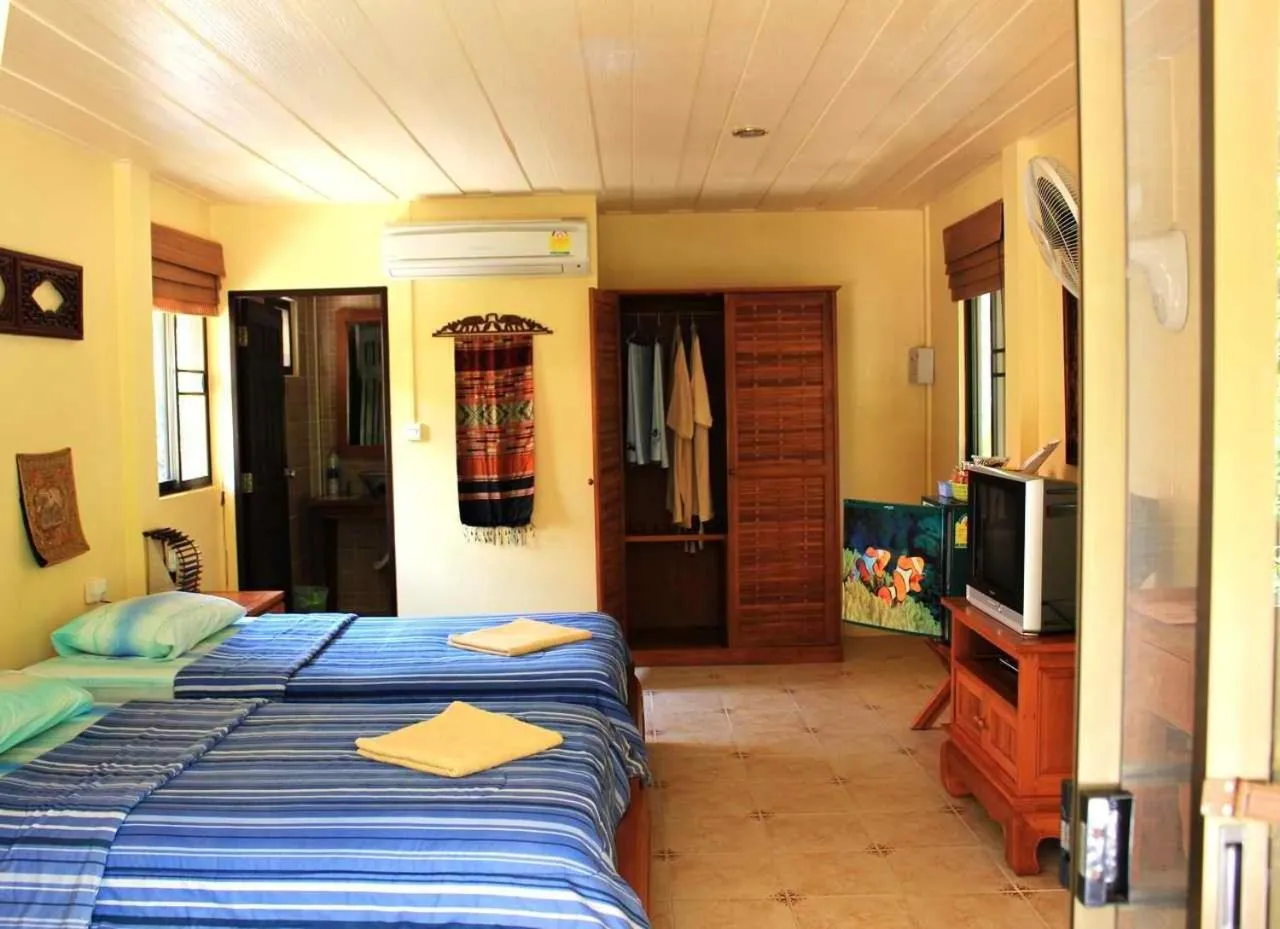 Photo of the whole room, Bed in Buffalo Bay Vacation Club