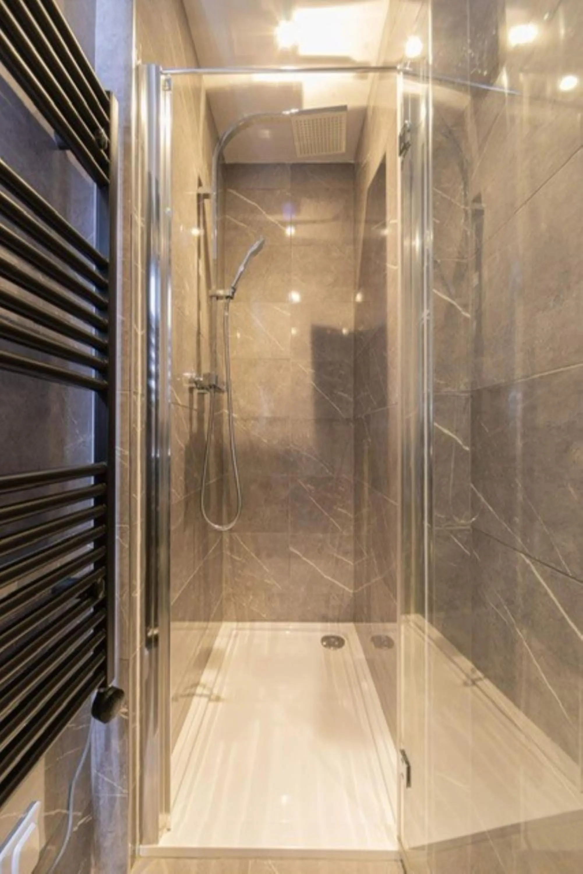 Shower in Loch Ness Clansman Hotel