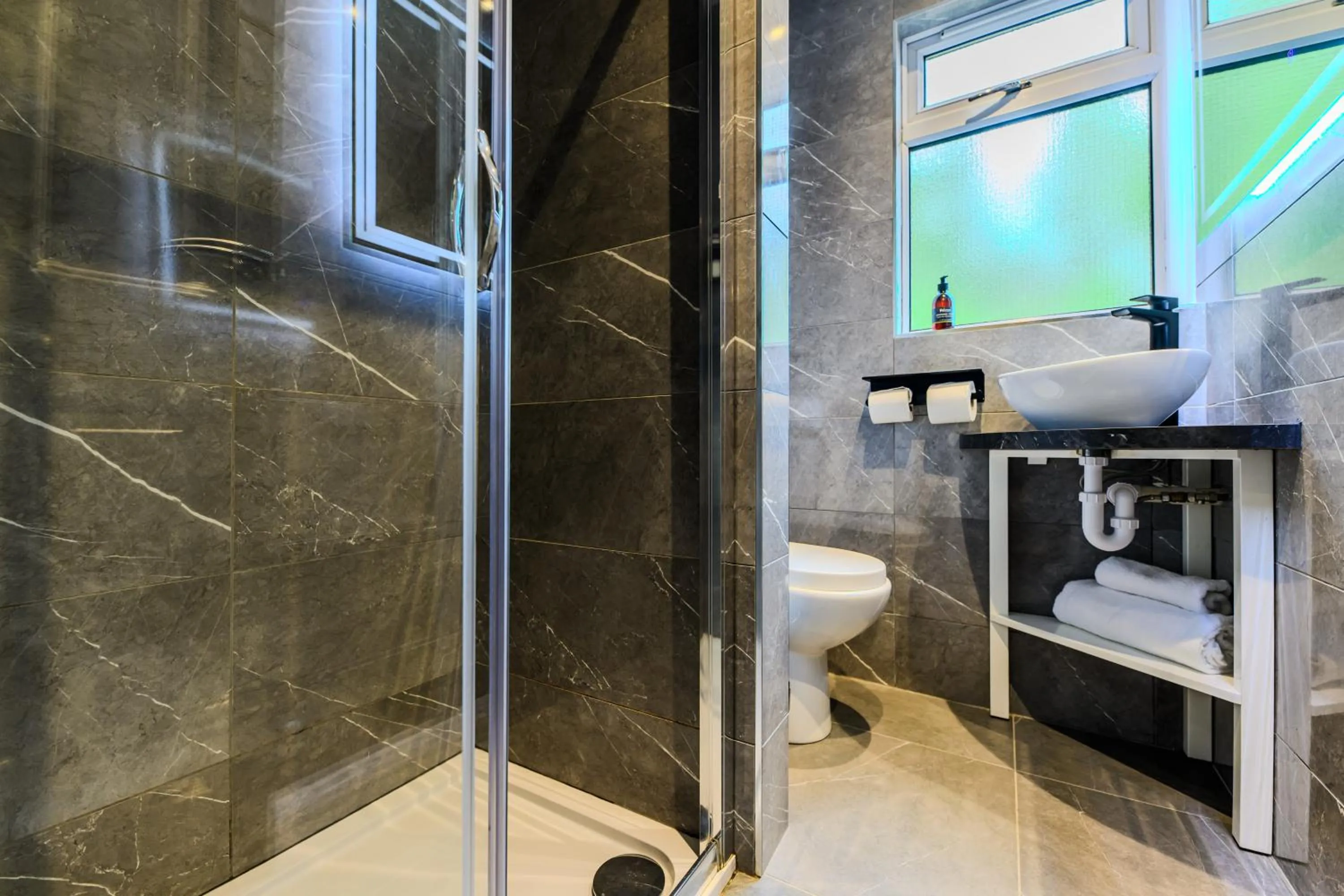 Shower in Loch Ness Clansman Hotel