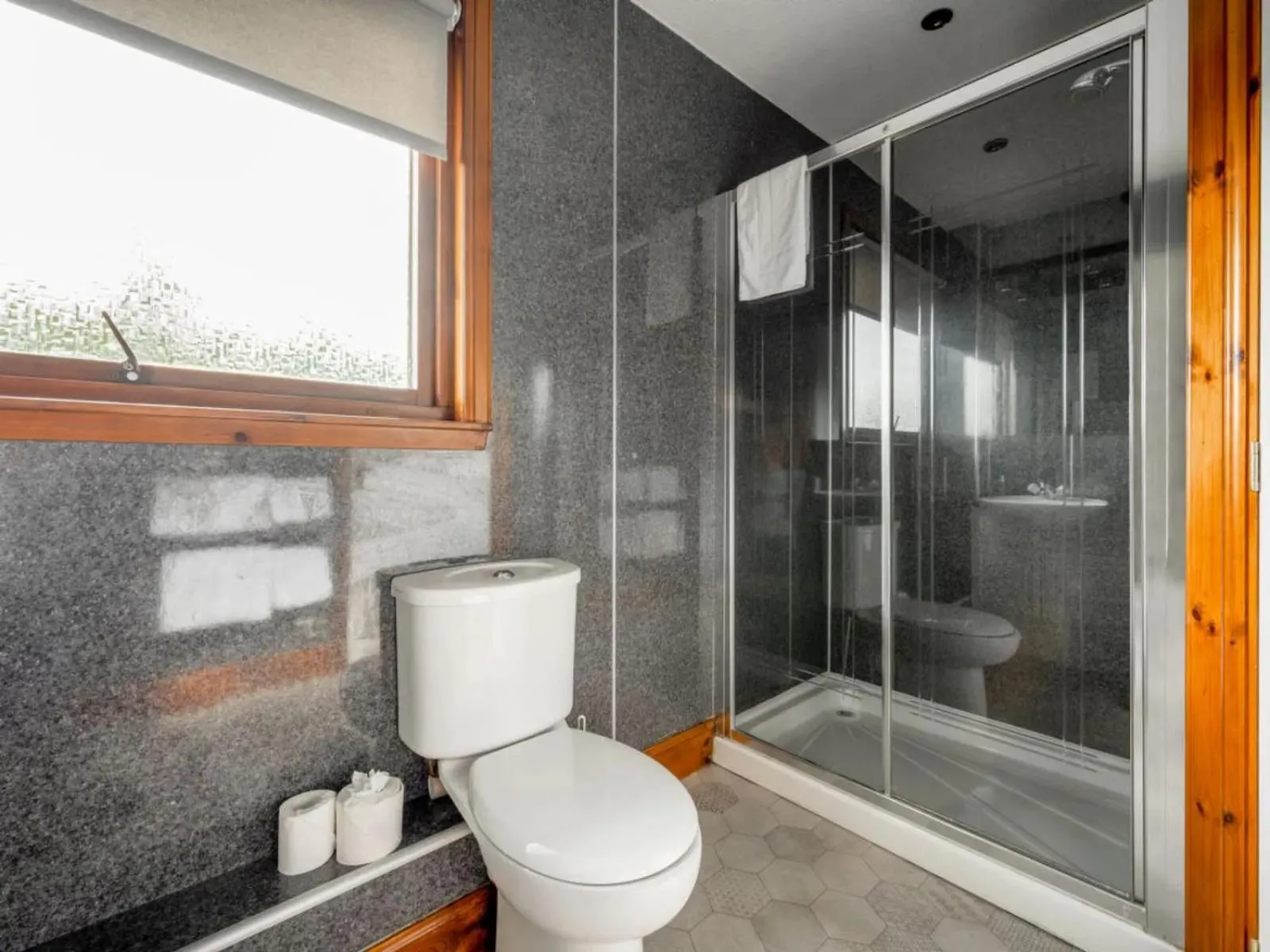 Shower in Loch Ness Clansman Hotel