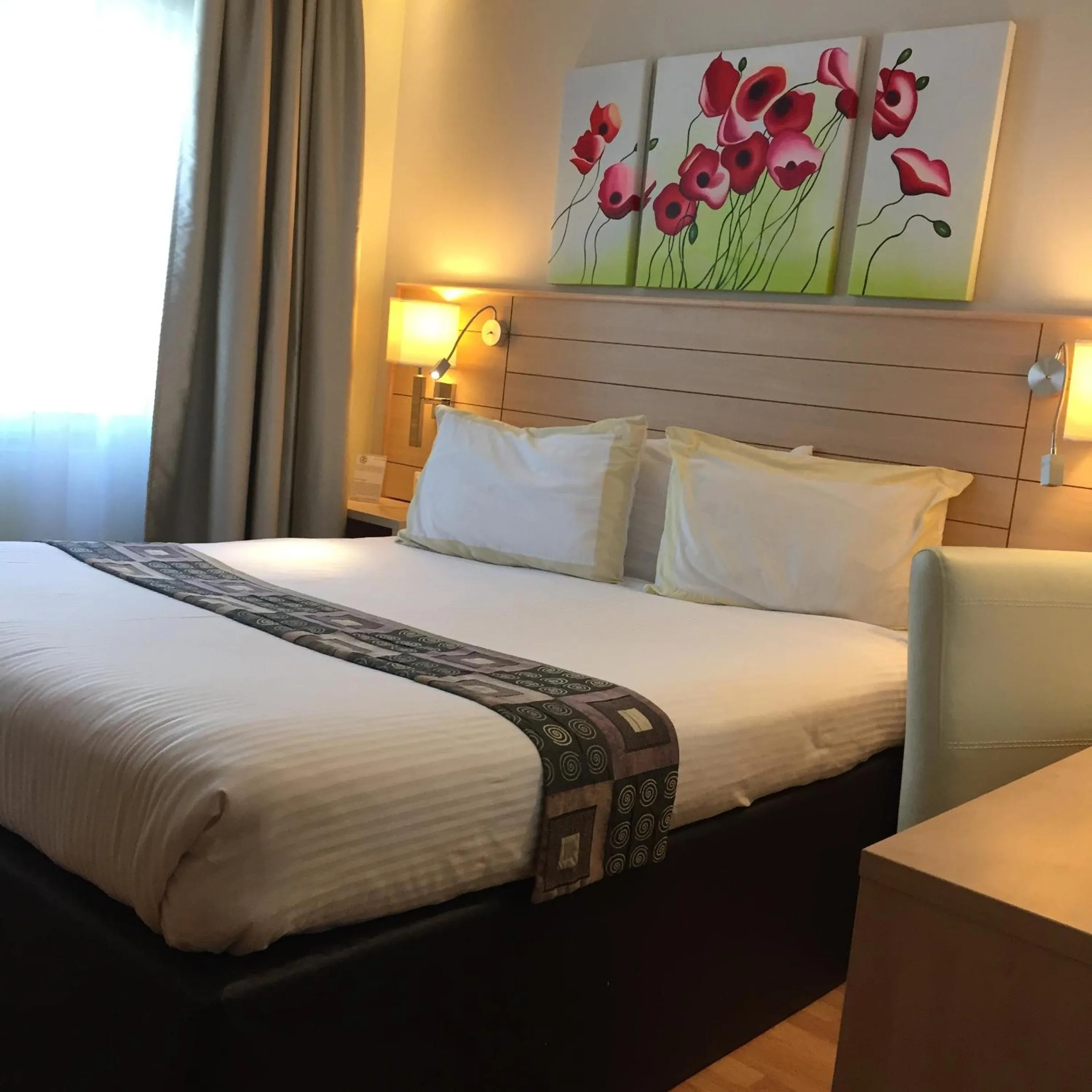 Bedroom, Bed in Crystal Hotel