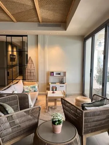 Property building in Hotel Restaurant Juanito Platja