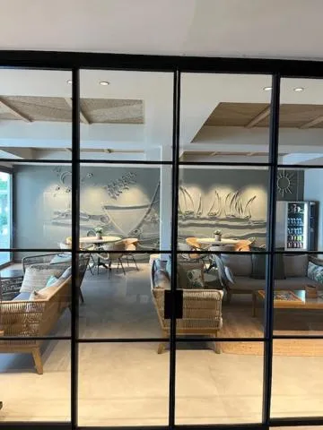 Property building in Hotel Restaurant Juanito Platja