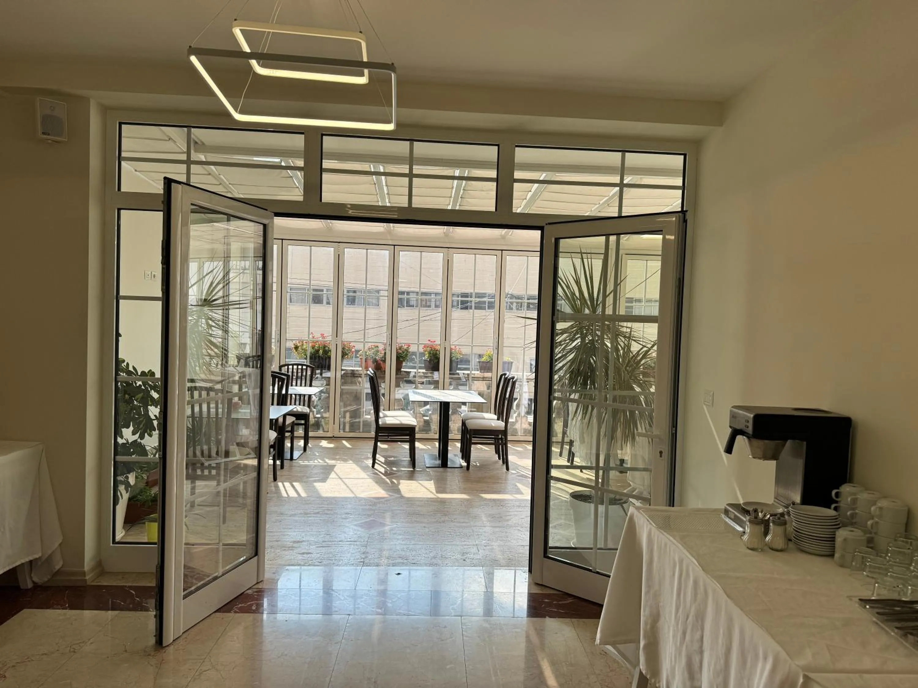 Breakfast in Mervin Hotel