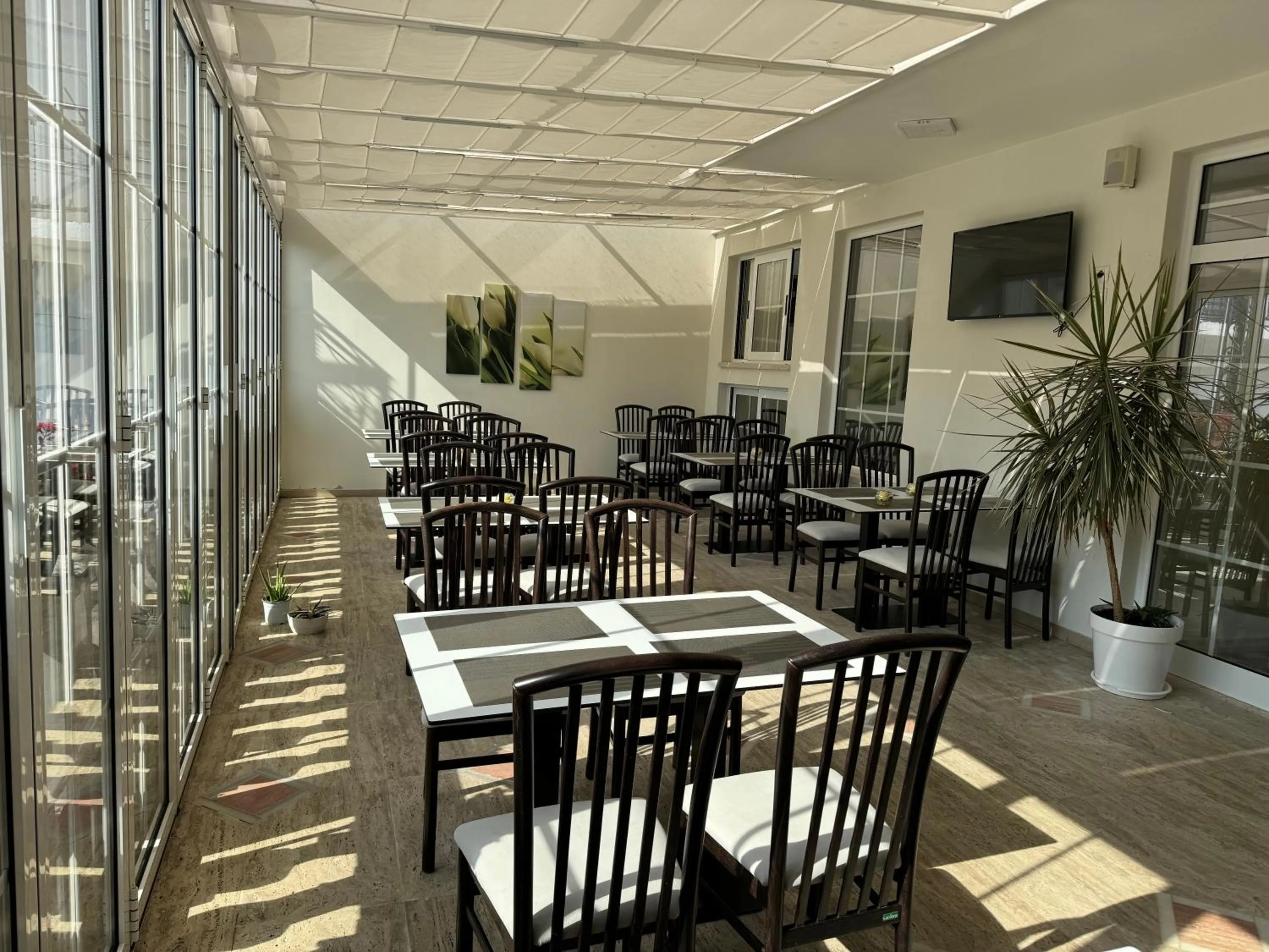 Breakfast in Mervin Hotel