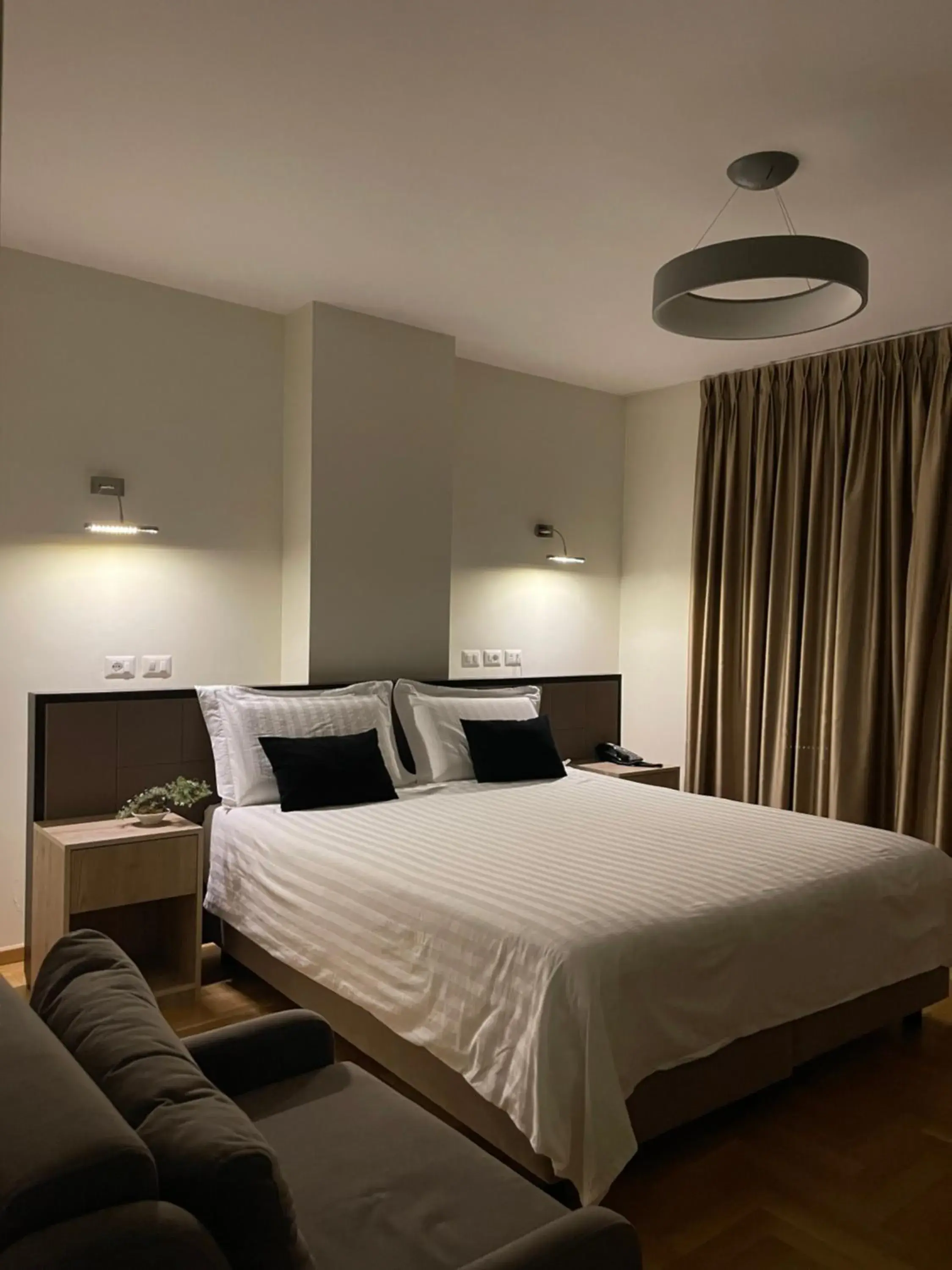 Double Room with Extra Bed - single occupancy in Mervin Hotel Double Room with Extra Bed - single occupancy in Mervin Hotel