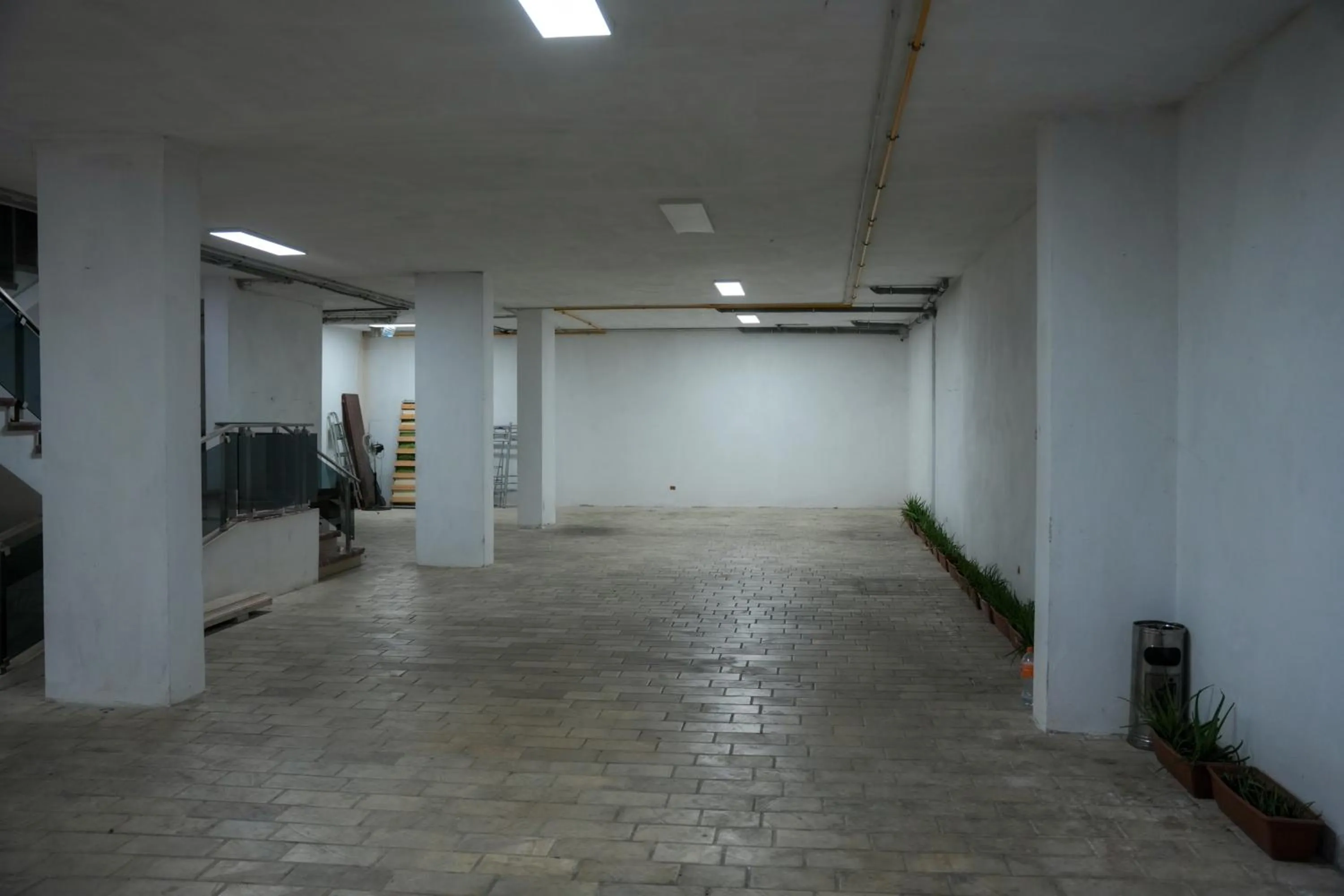 Parking in Mervin Hotel