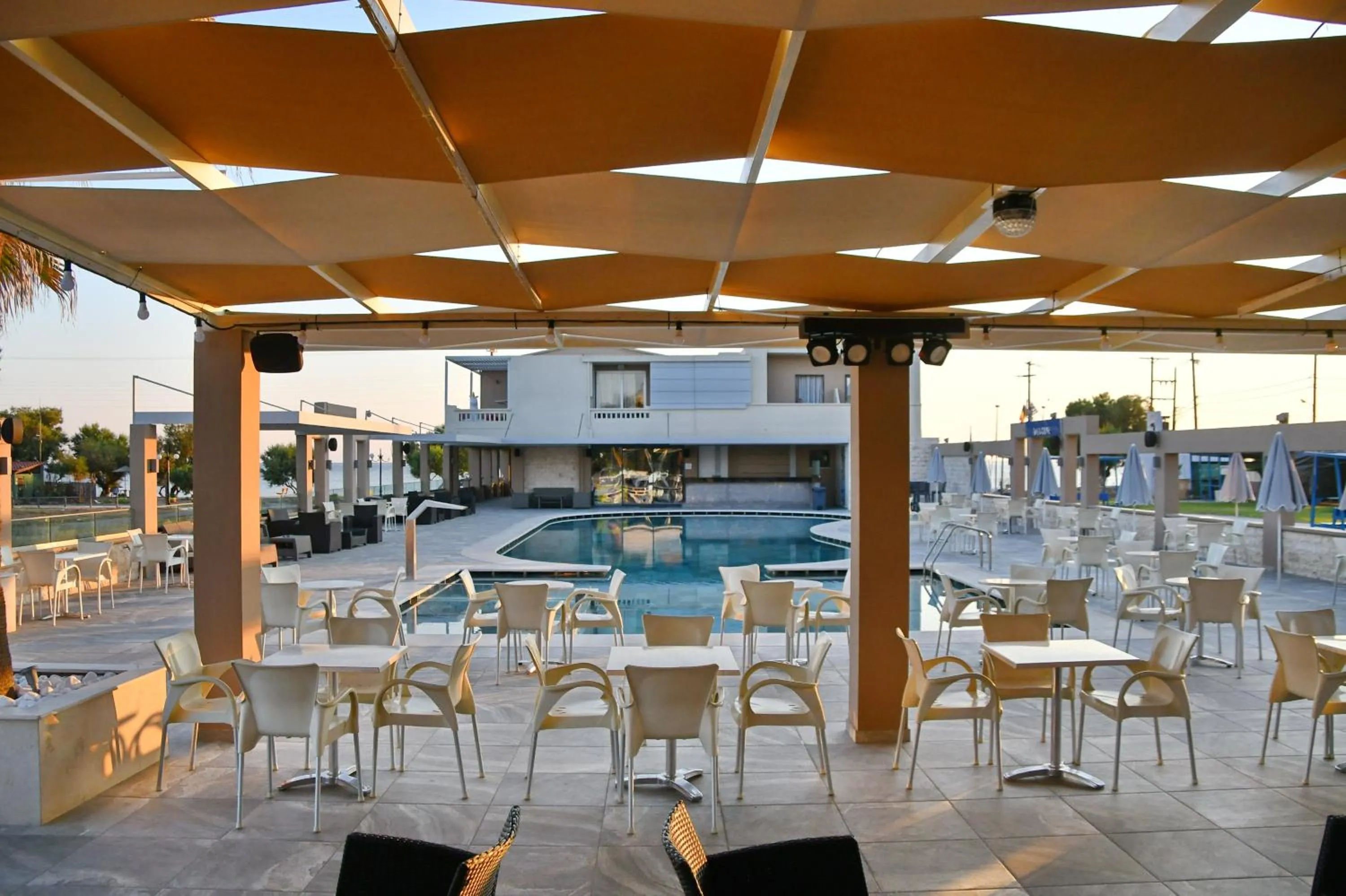 Lounge or bar in Castro Beach Hotel