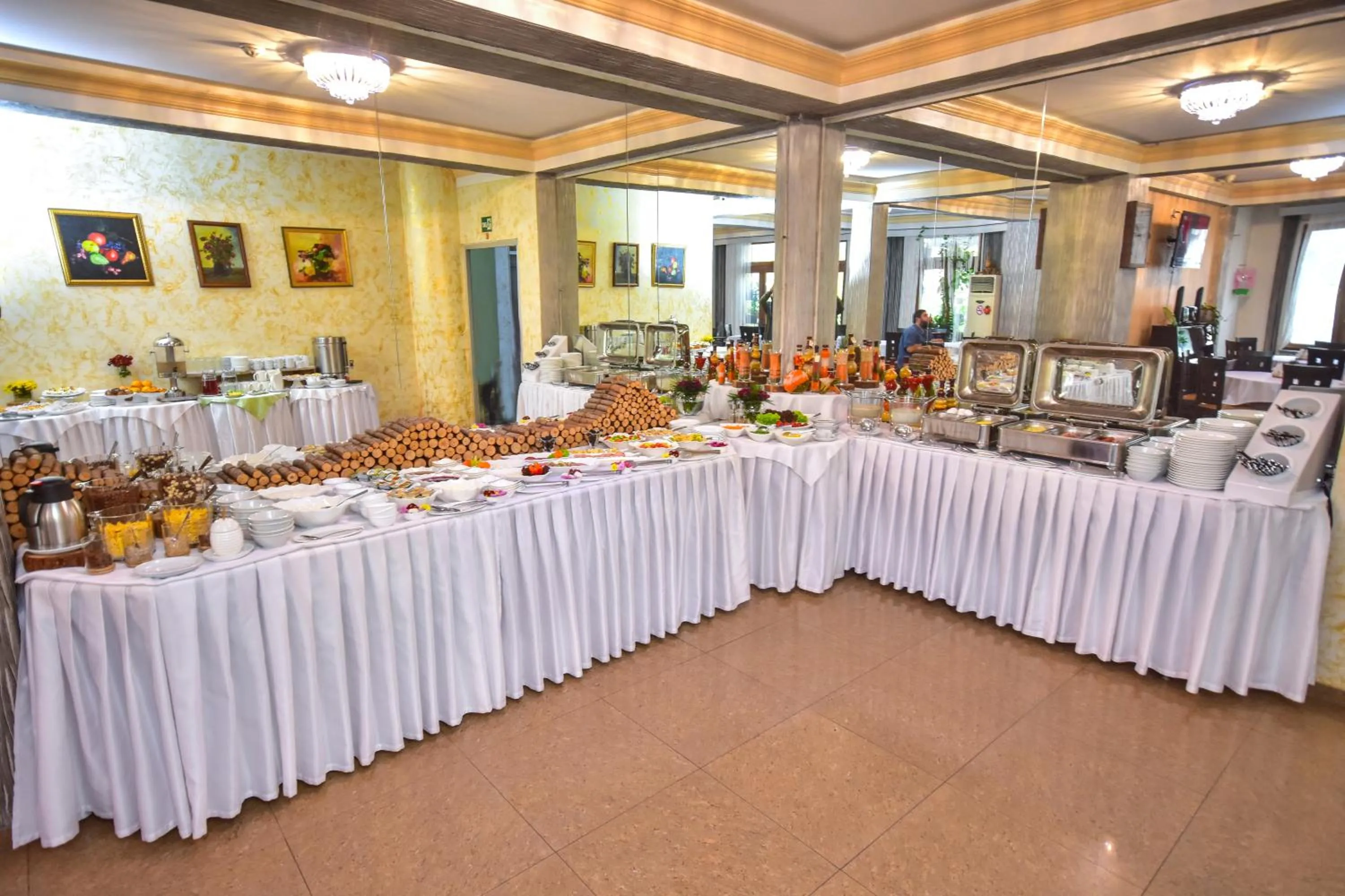 Restaurant/places to eat in Hotel Chao