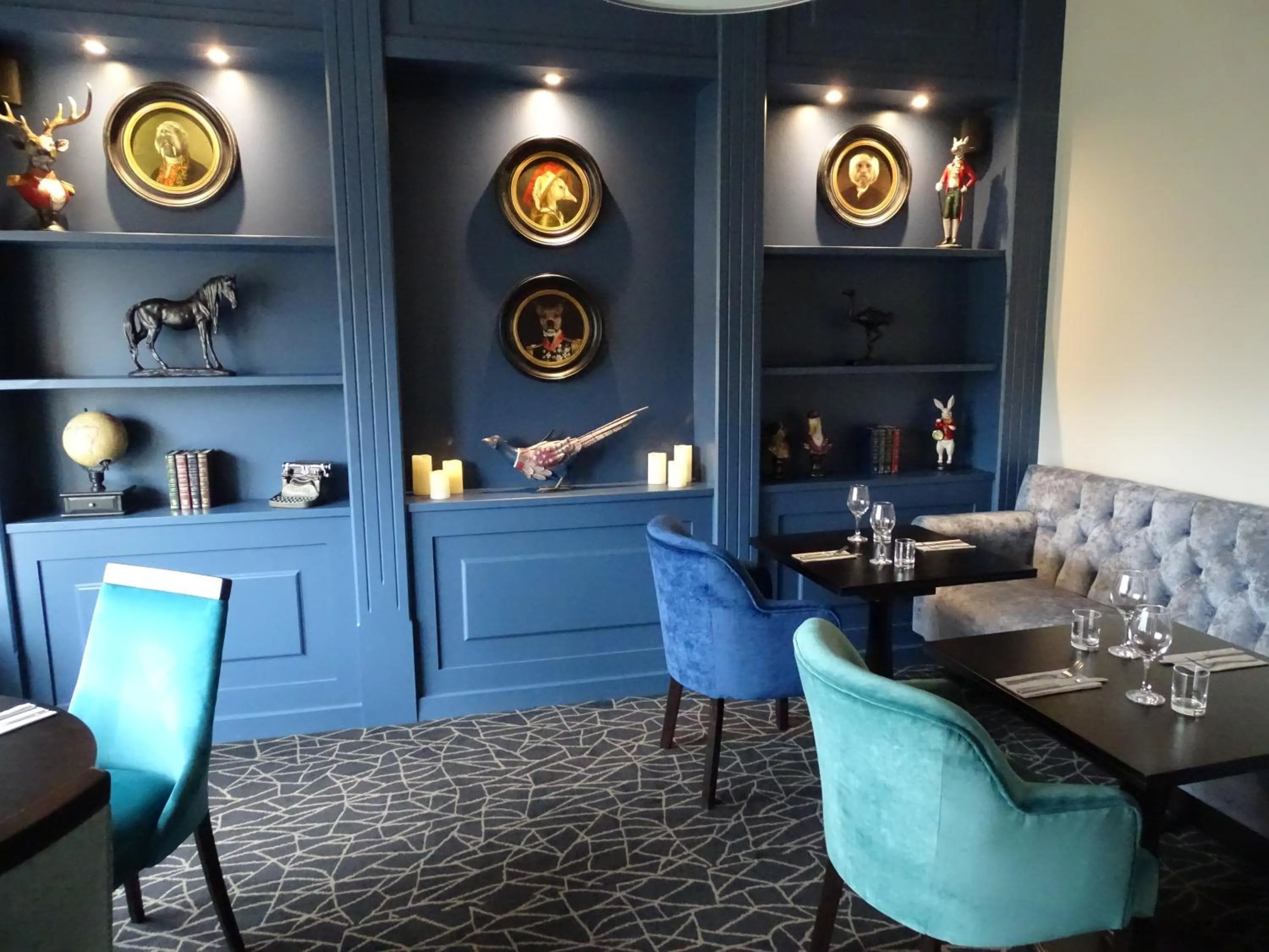 Lounge or bar in The Beeches Hotel & Leisure Club