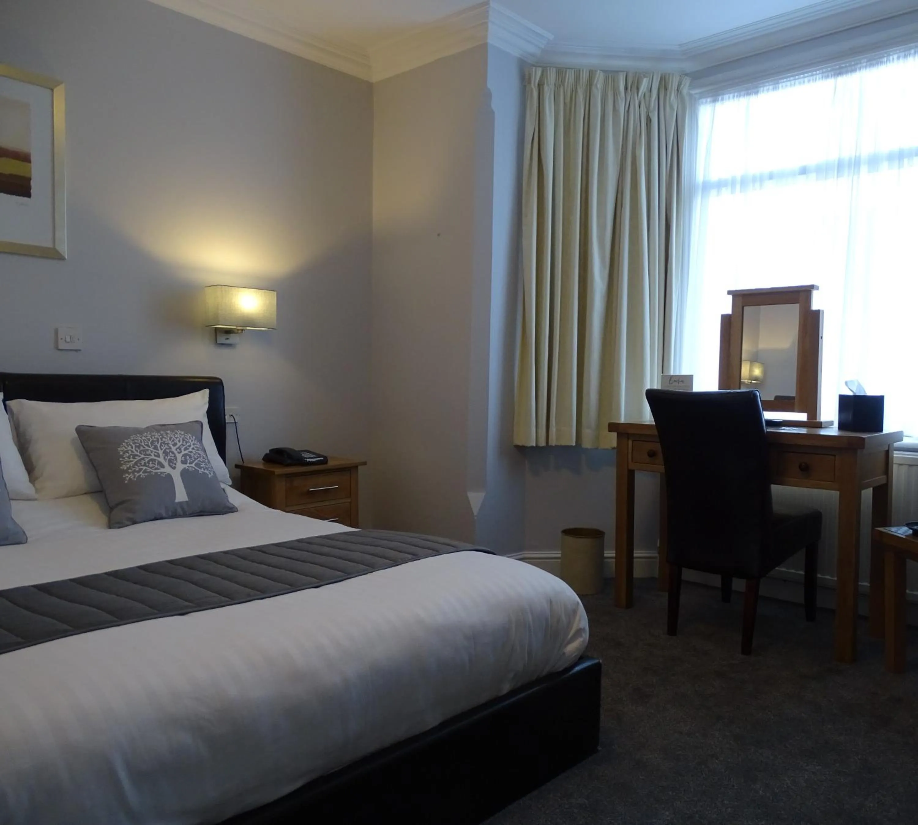 Bedroom, Bed in The Beeches Hotel & Leisure Club