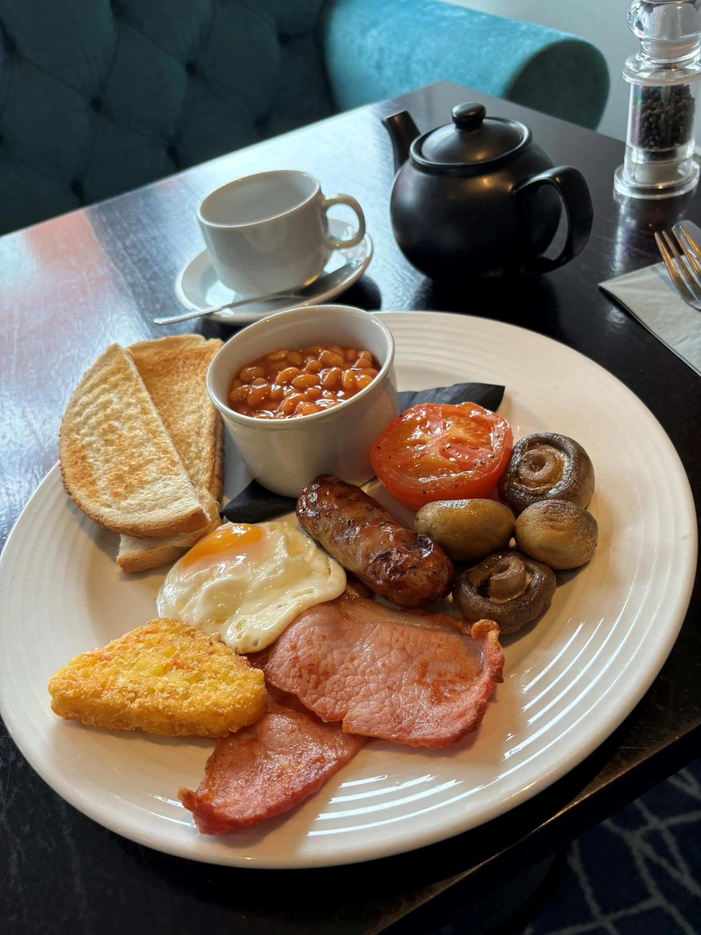 Food and drinks in The Beeches Hotel & Leisure Club