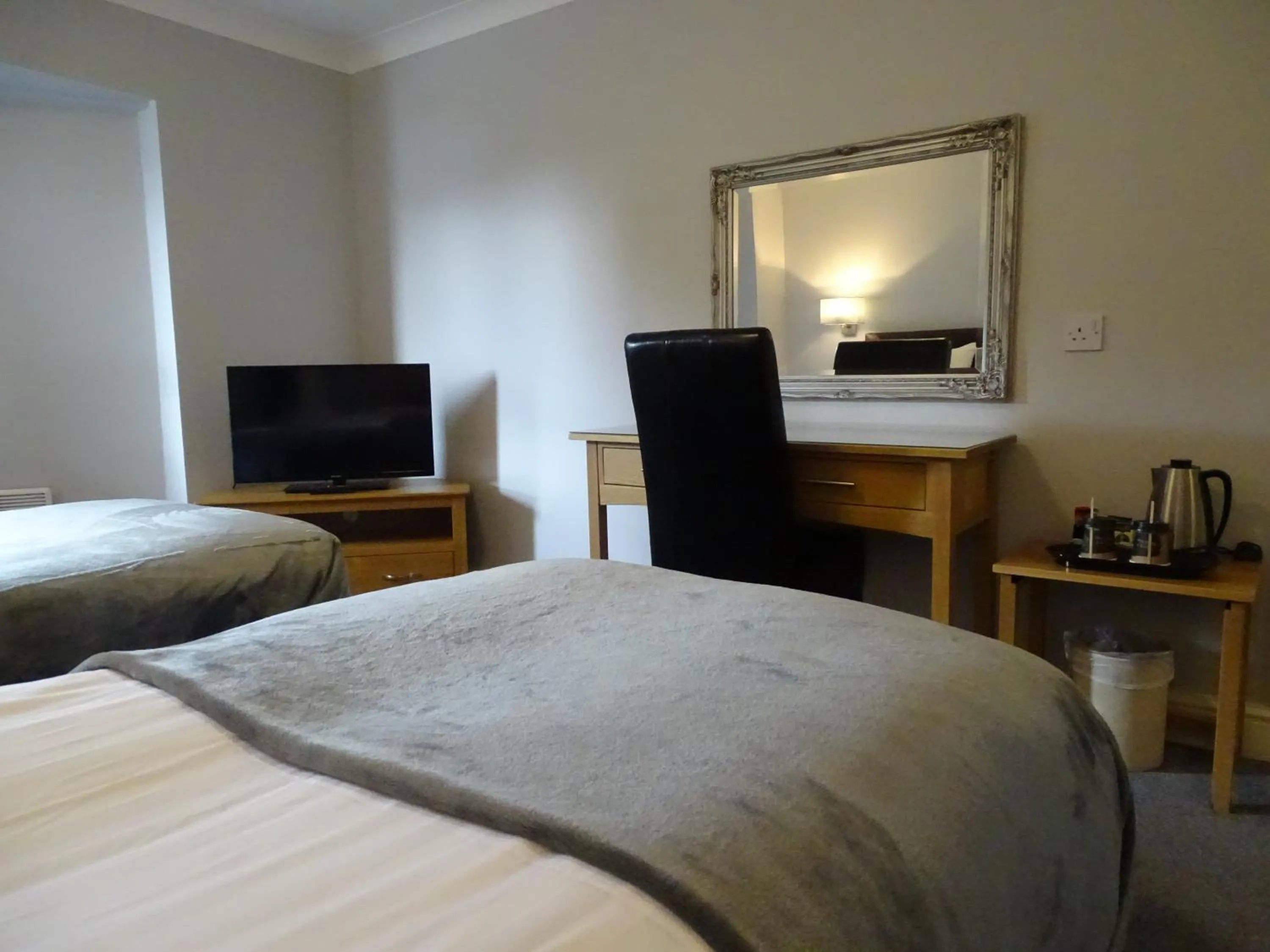 Bedroom, Bed in The Beeches Hotel & Leisure Club