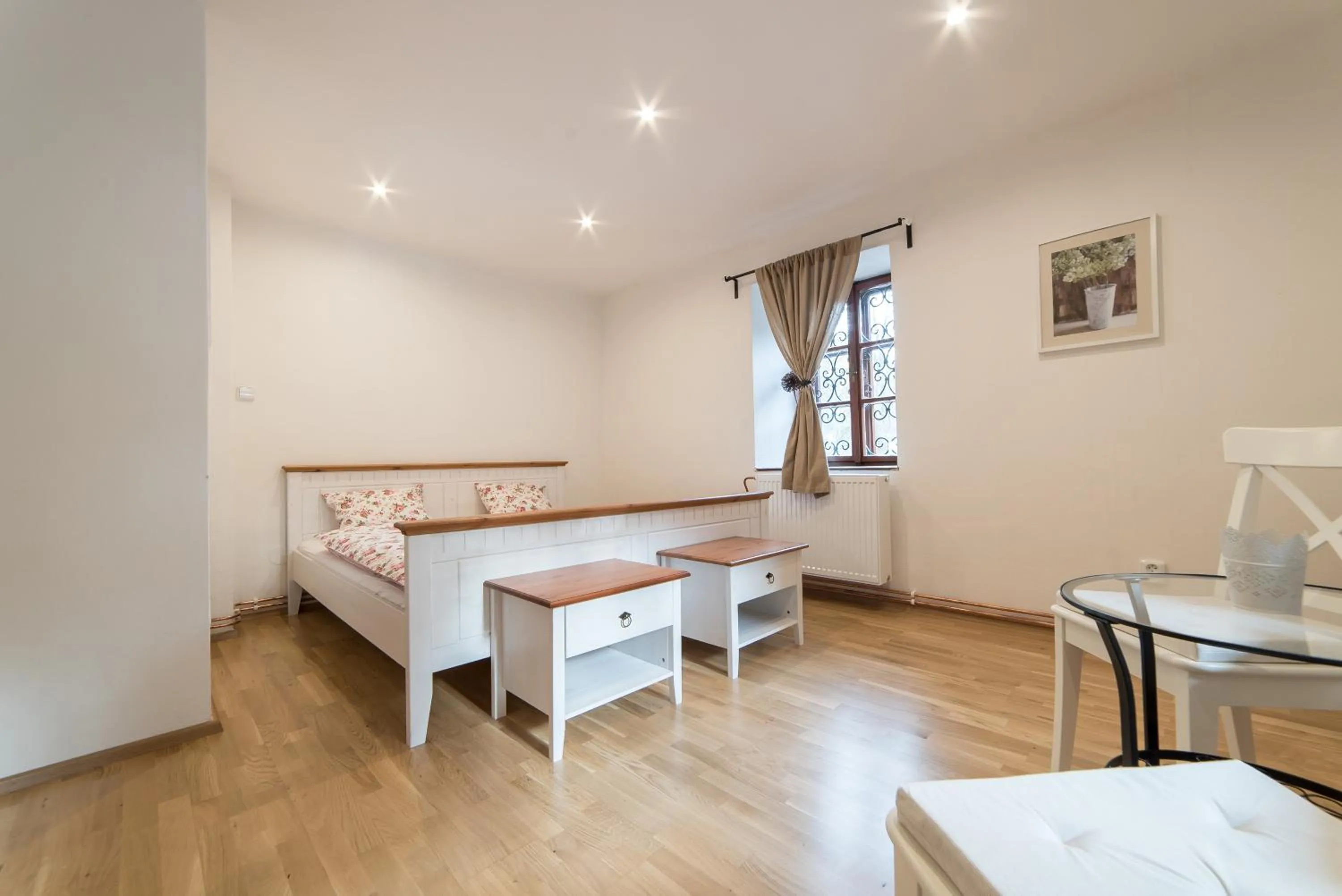 Photo of the whole room, Bed in Hamr Divci Kamen