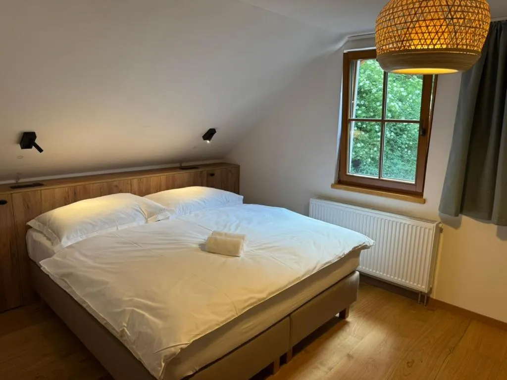 Bed in Hamr Divci Kamen