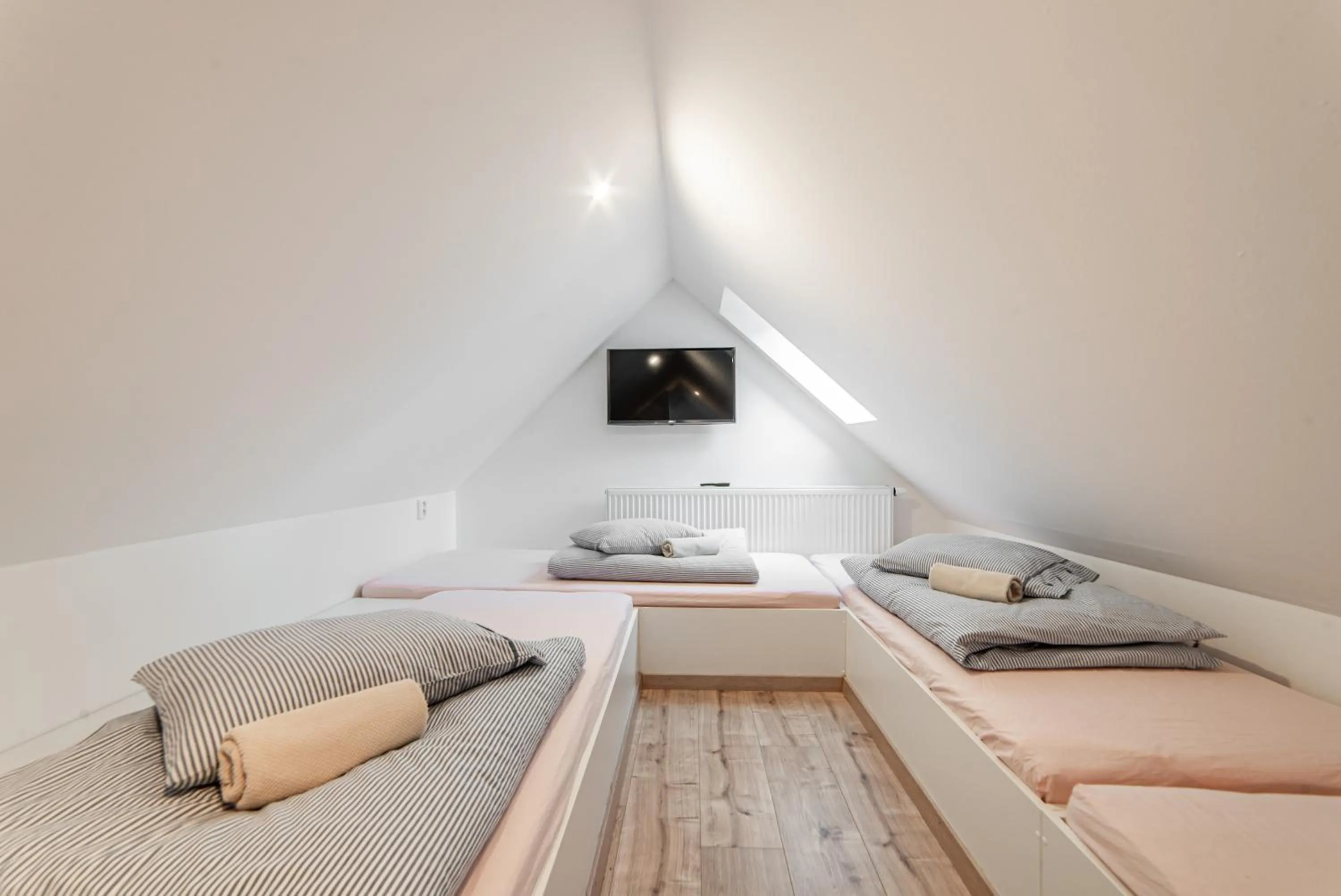 Bed in Hamr Divci Kamen