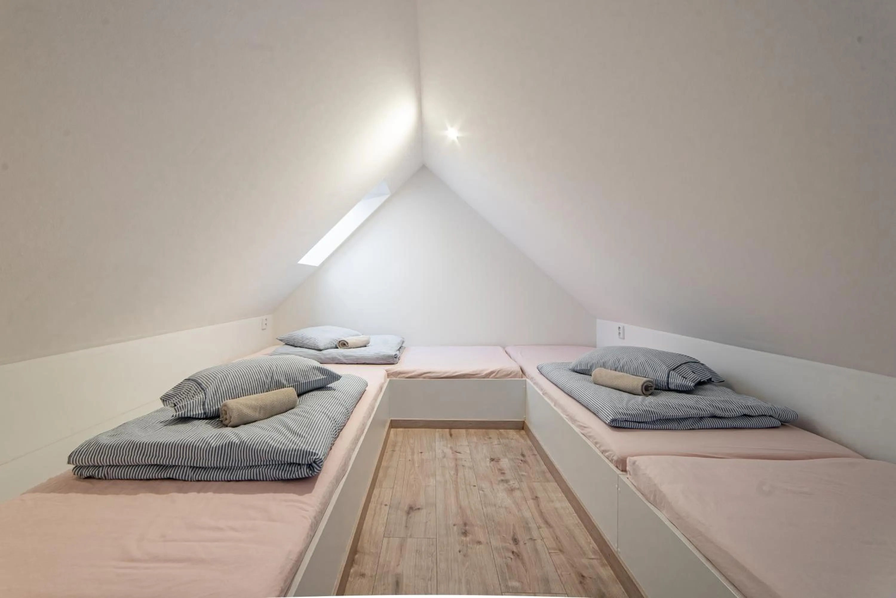 Bed in Hamr Divci Kamen