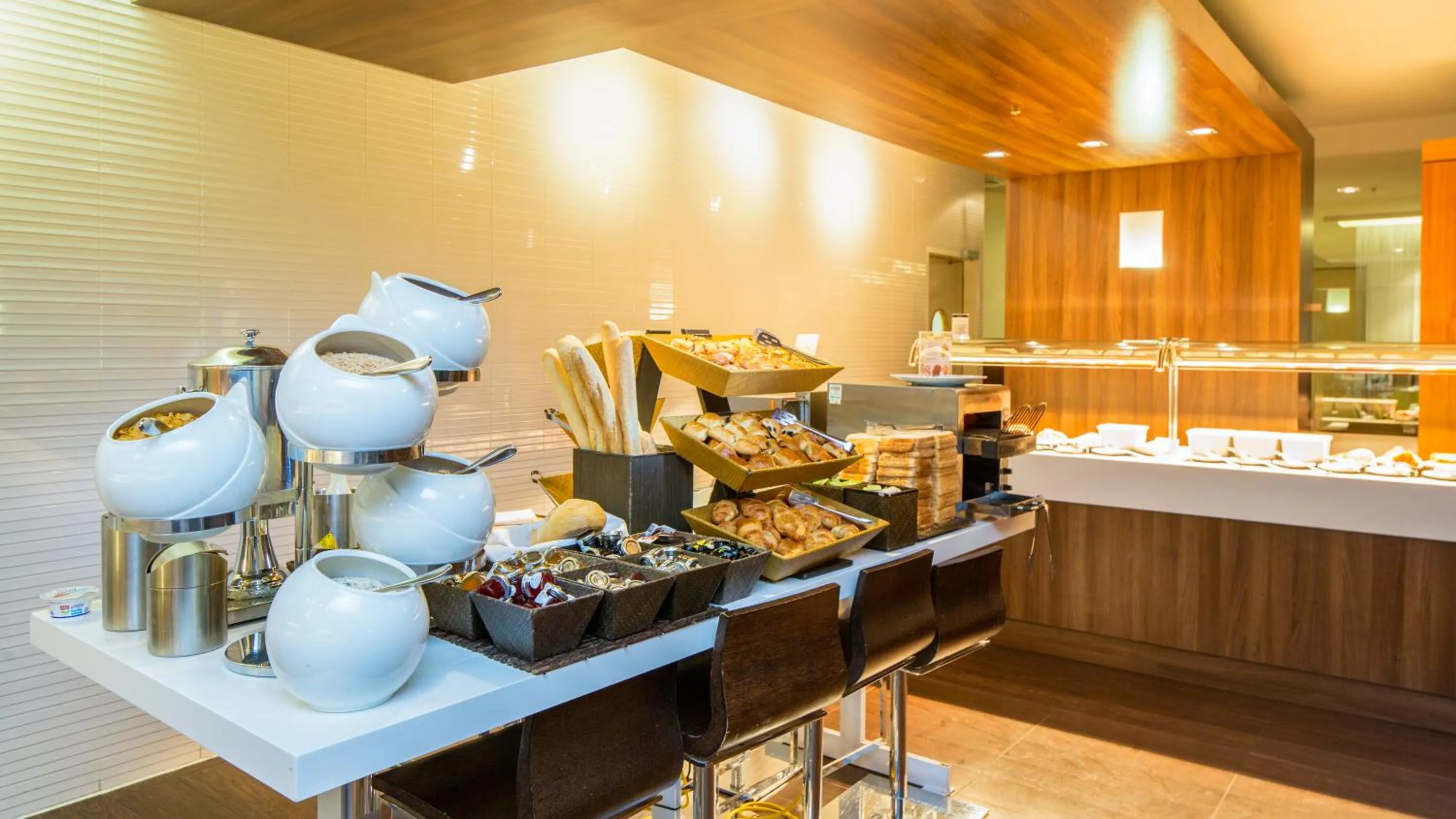 Continental breakfast in Novotel London Paddington